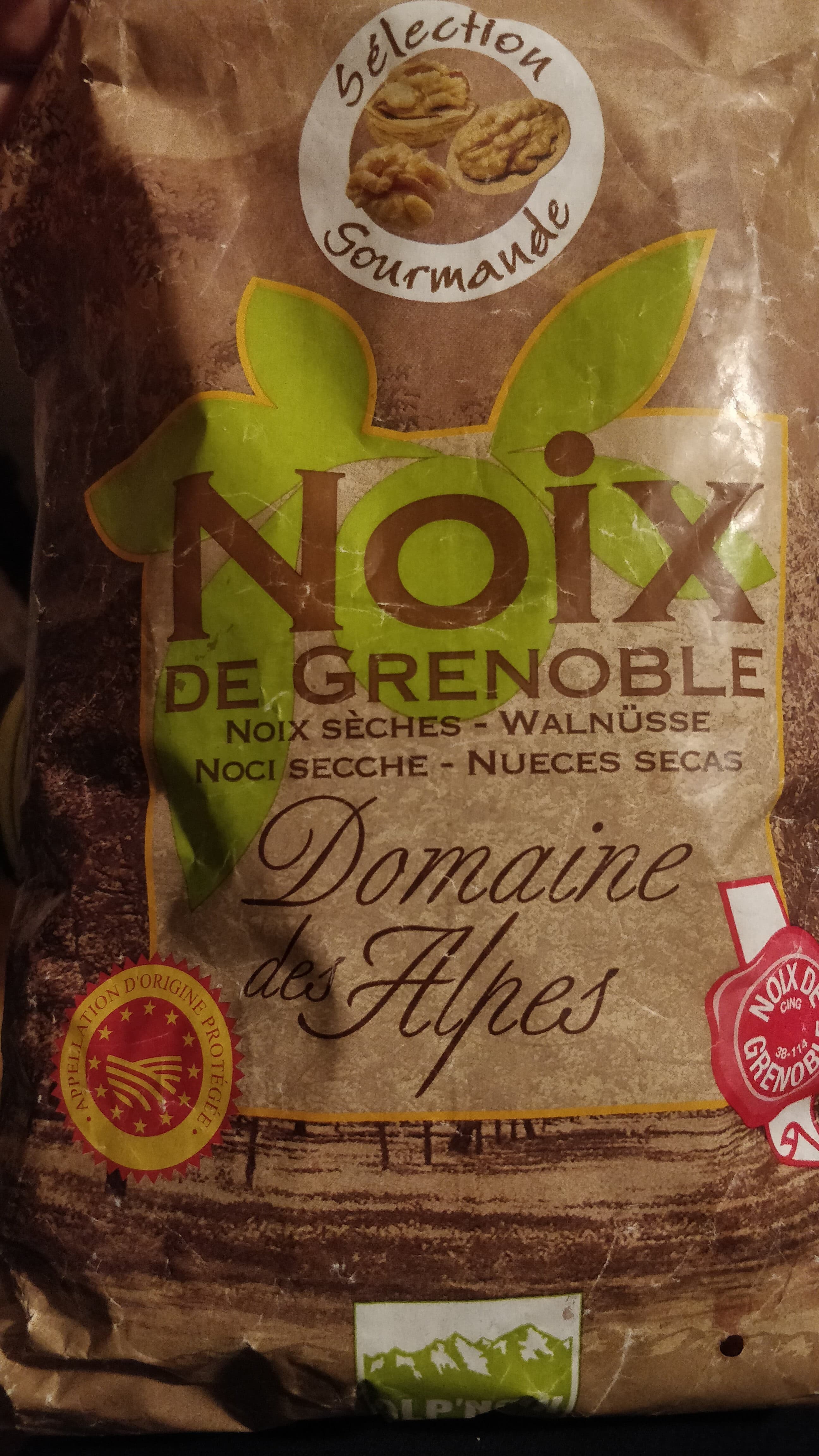 Alp noix Noix de Grenoble AOP packshot