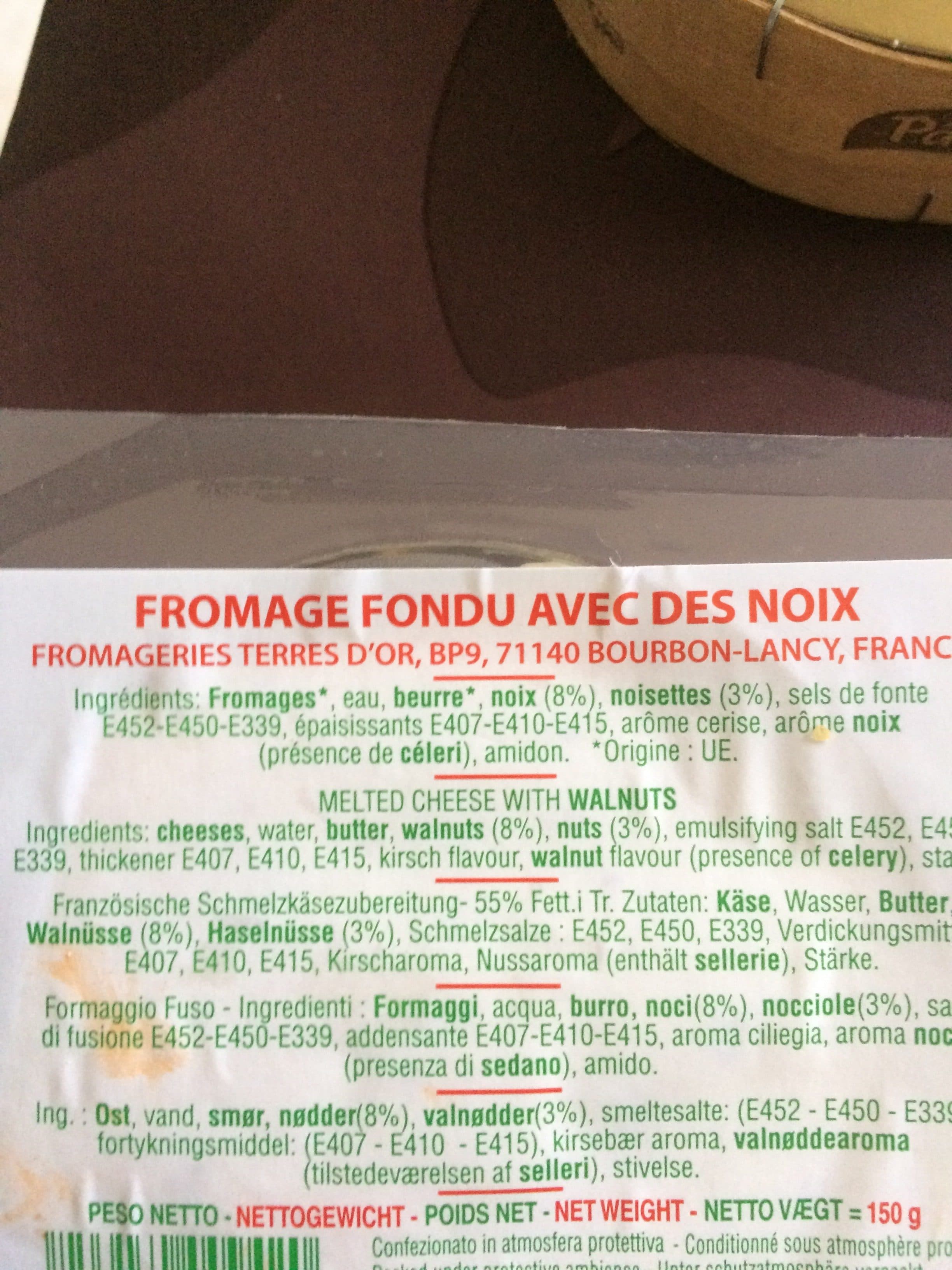 Fromageries Terres d'Or Fromage fondu avec des noix packshot