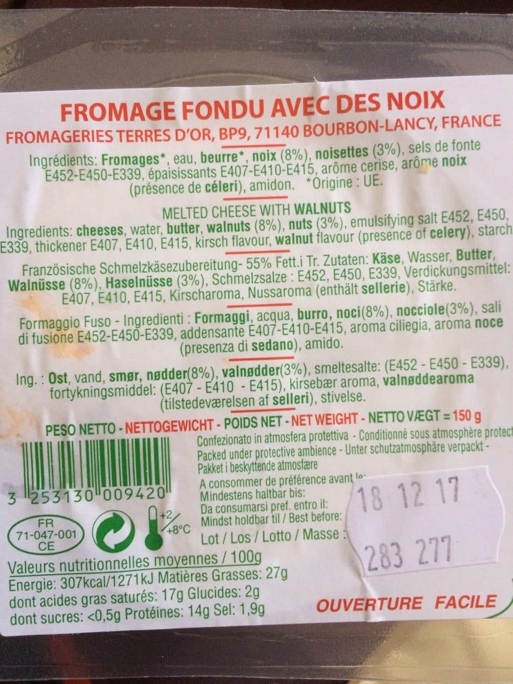 Fromageries Terres d'Or Fromage fondu avec des noix packshot