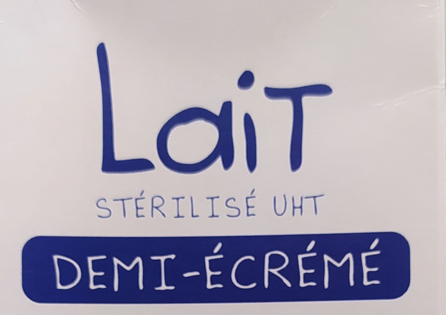 Laiterie Saint Père Lait stérilisé UHT demi-écrémé packshot