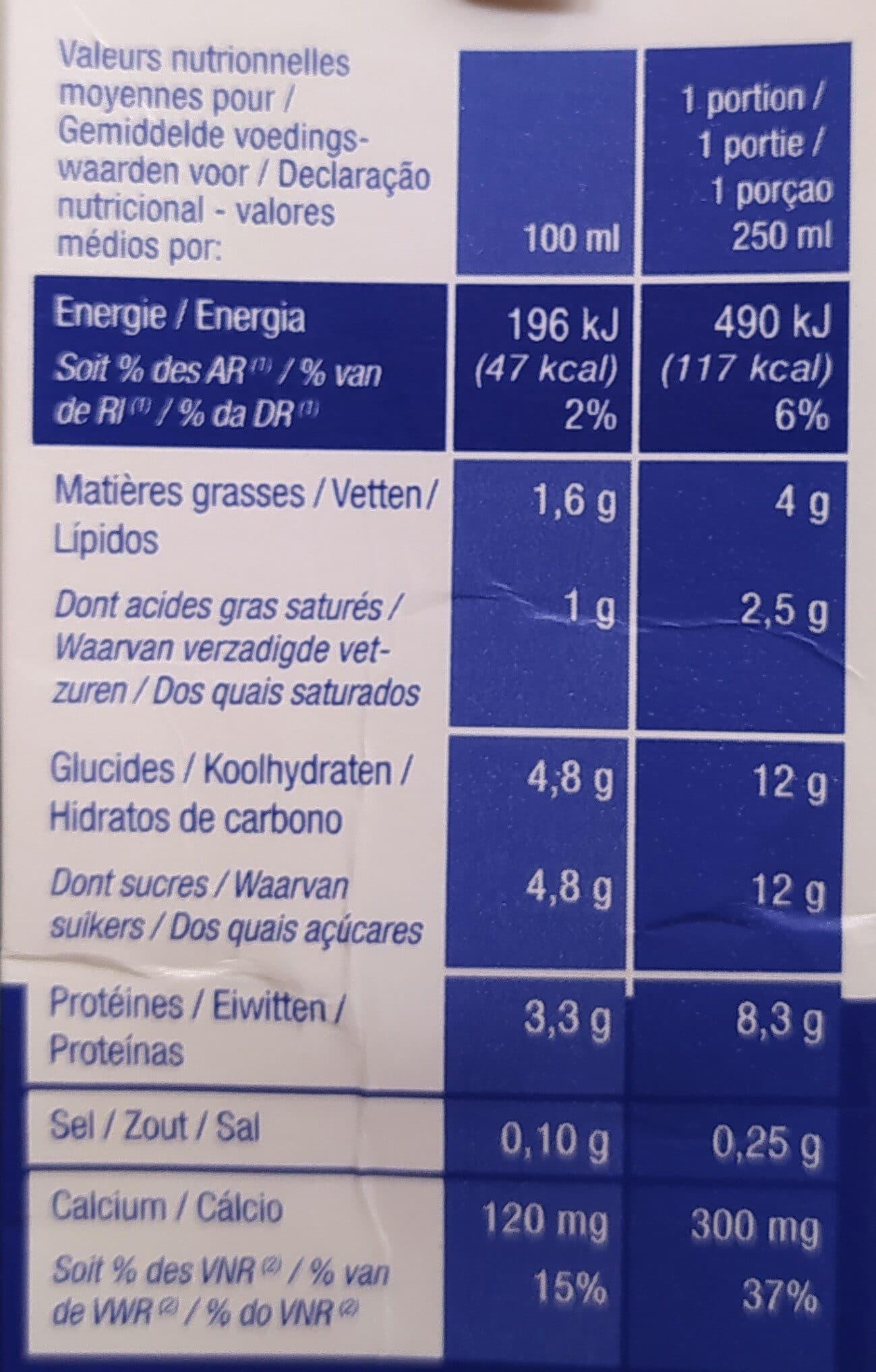 Laiterie Saint Père Lait stérilisé UHT demi-écrémé packshot