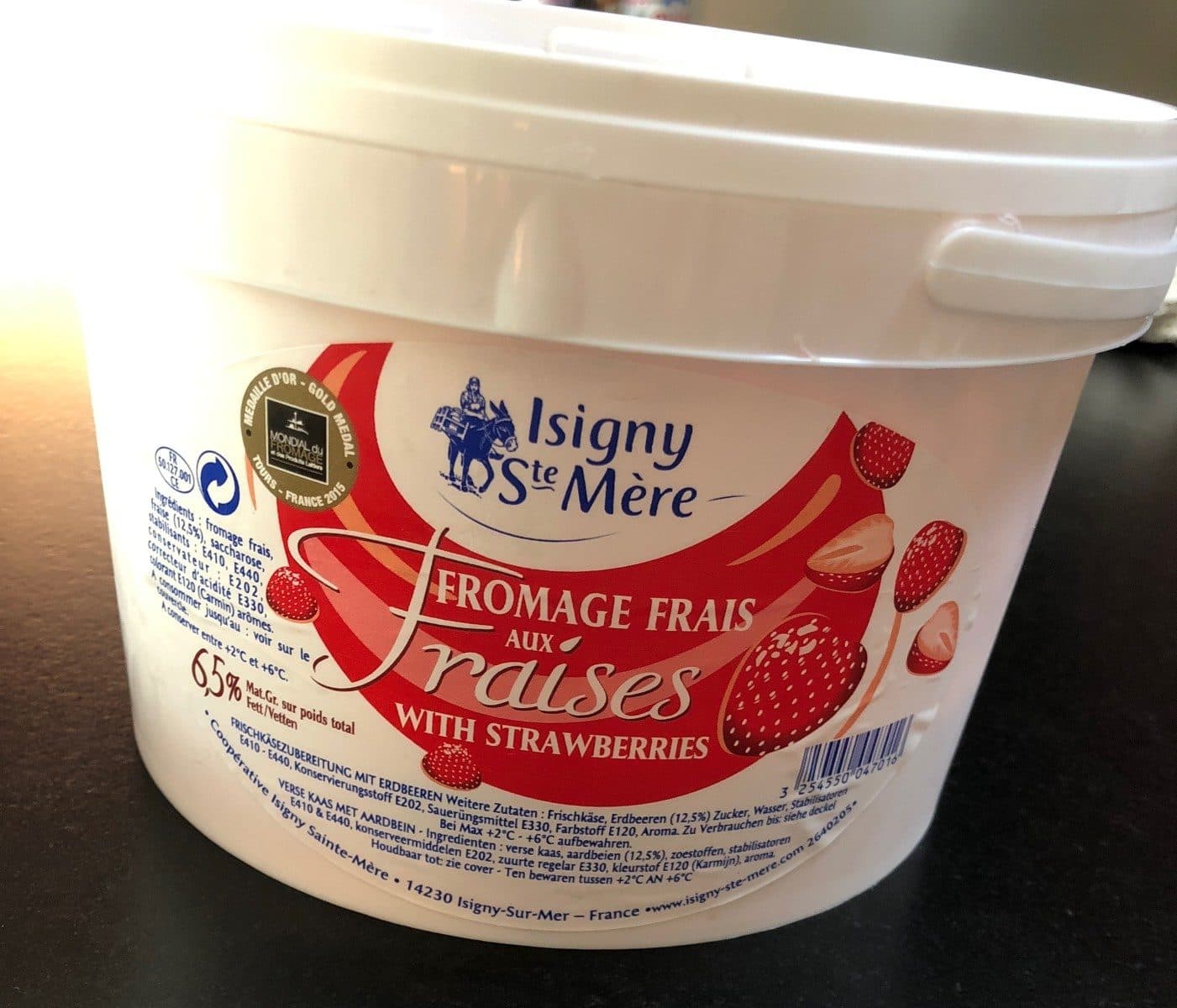 Isigny Sainte-Mère Fromage frais aux fraises packshot