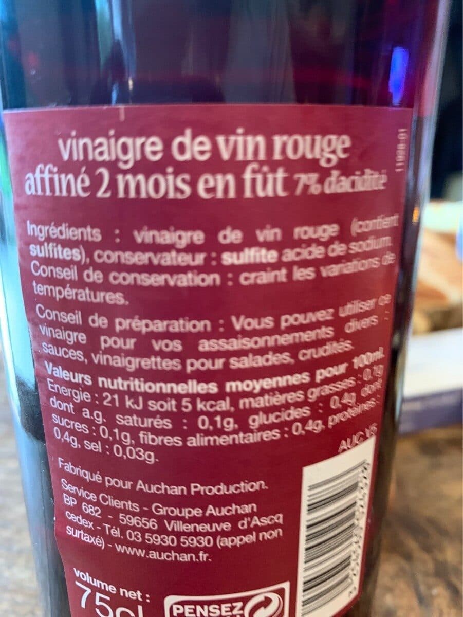 Auchan Vinaigre de vin rouge affiné 2 mois en fût de chêne 7% d'acidité packshot