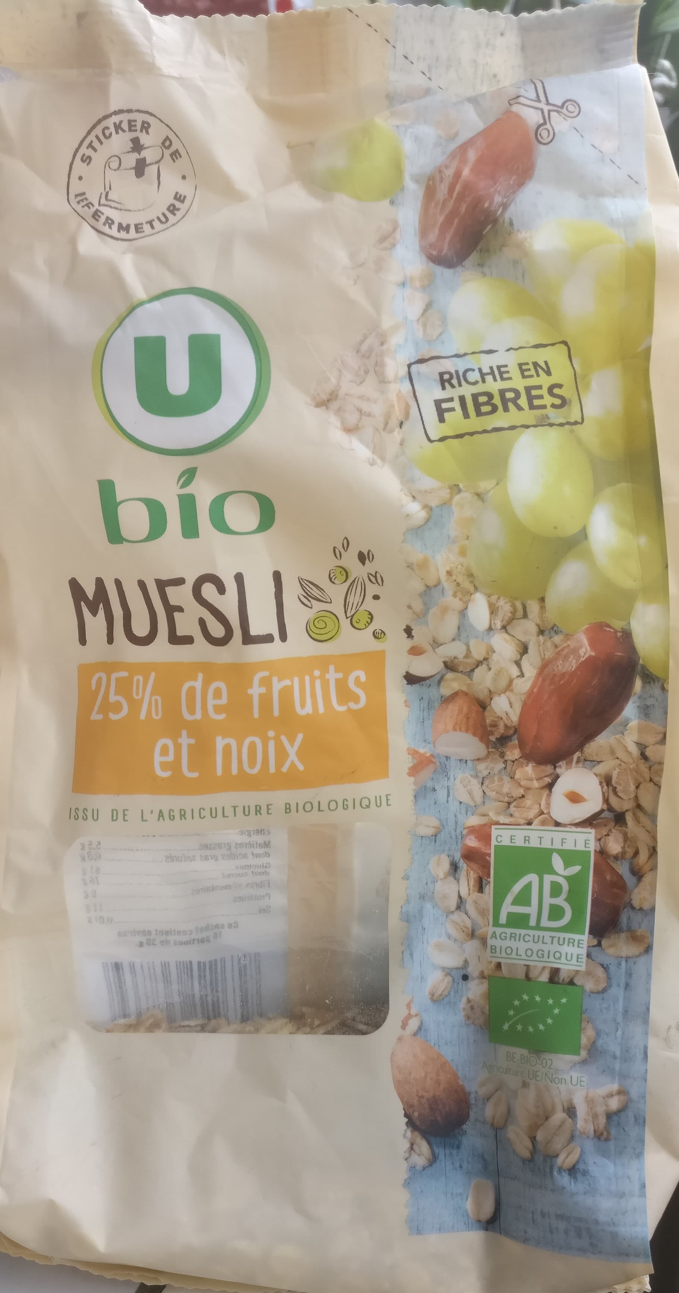 U Muesli floconneux 25% de fruits et noix packshot