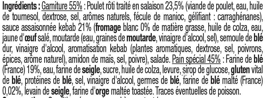U Sandwich polaire garni de poulet roti traité en salaison et sauce assaisonnée kebab packshot