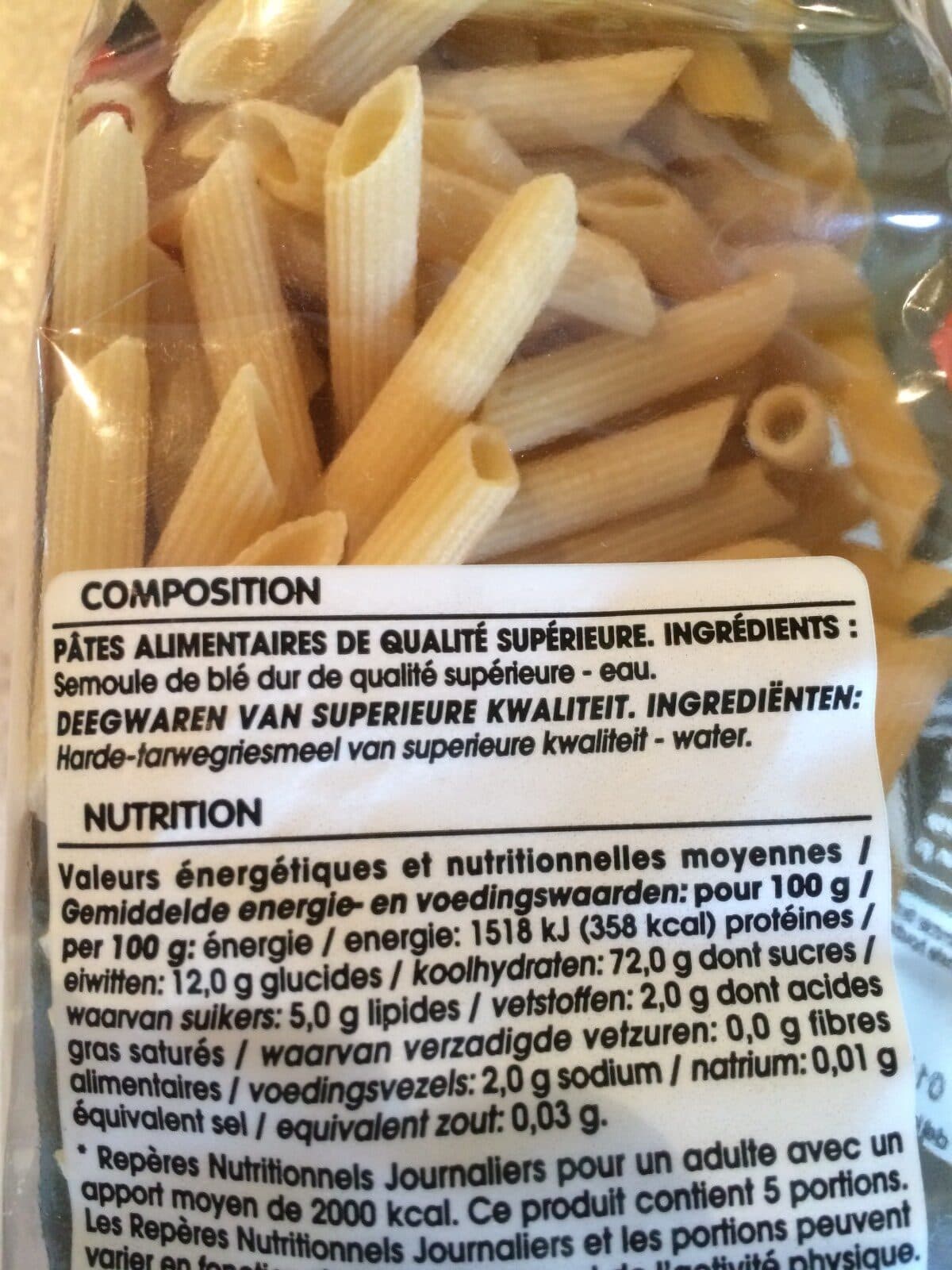 Cora pennettes façonnées en moule de bronze packshot