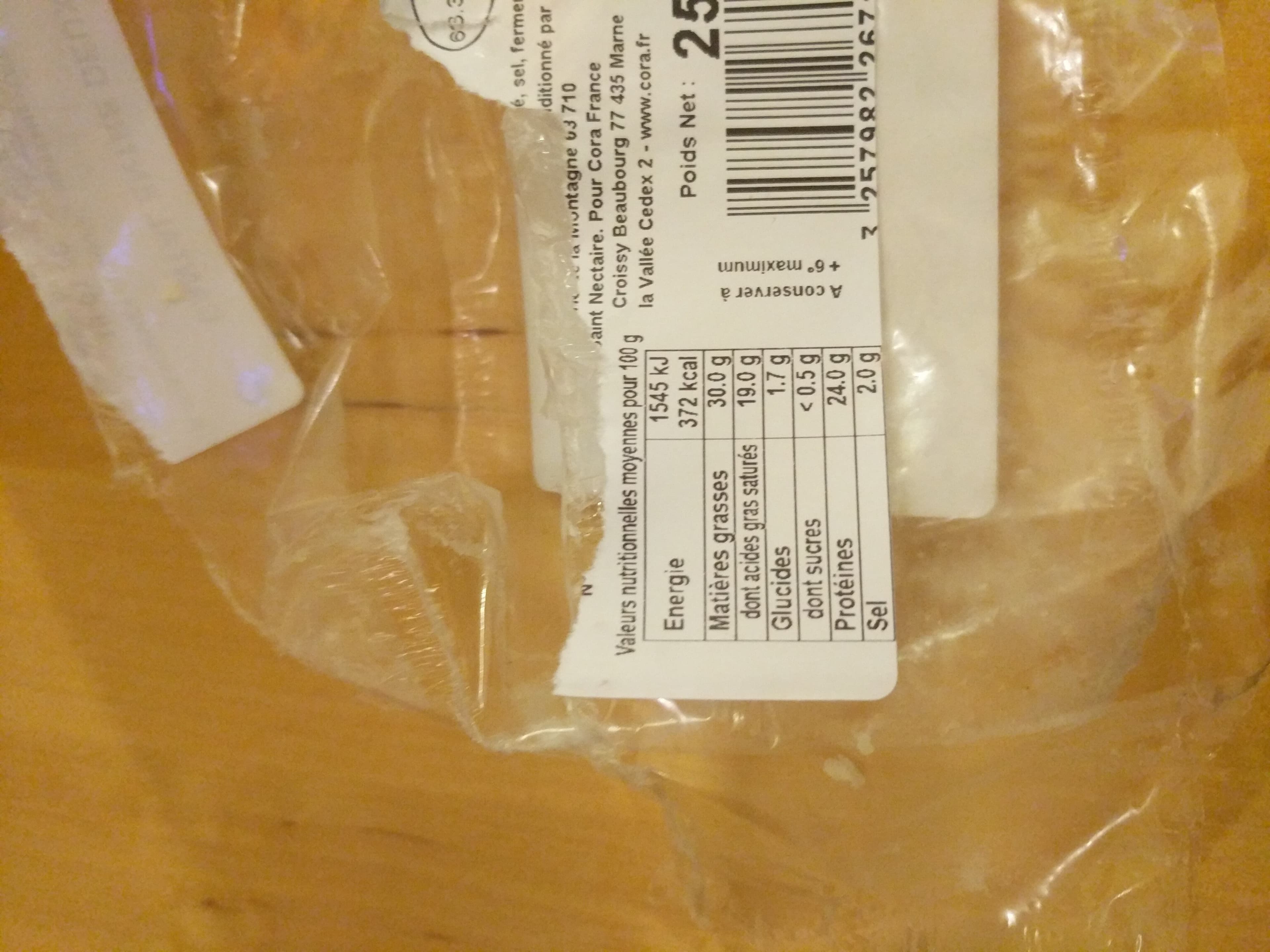 Patrimoine gourmand Cantal AOP entre deux au lait pasteurise packshot
