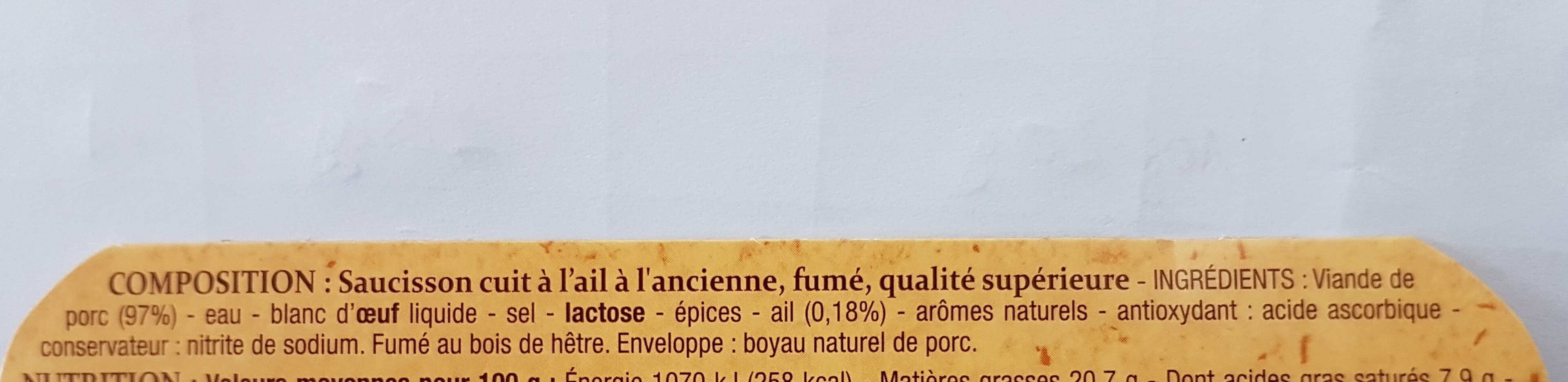 Patrimoine gourmand Saucisson ail courbe fumé packshot