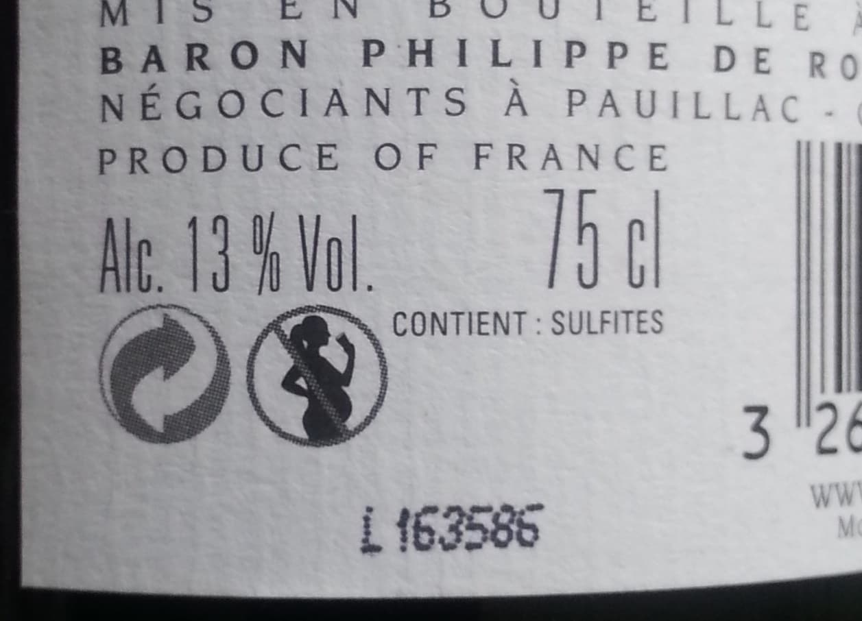 Mouton cadet Vin rouge packshot