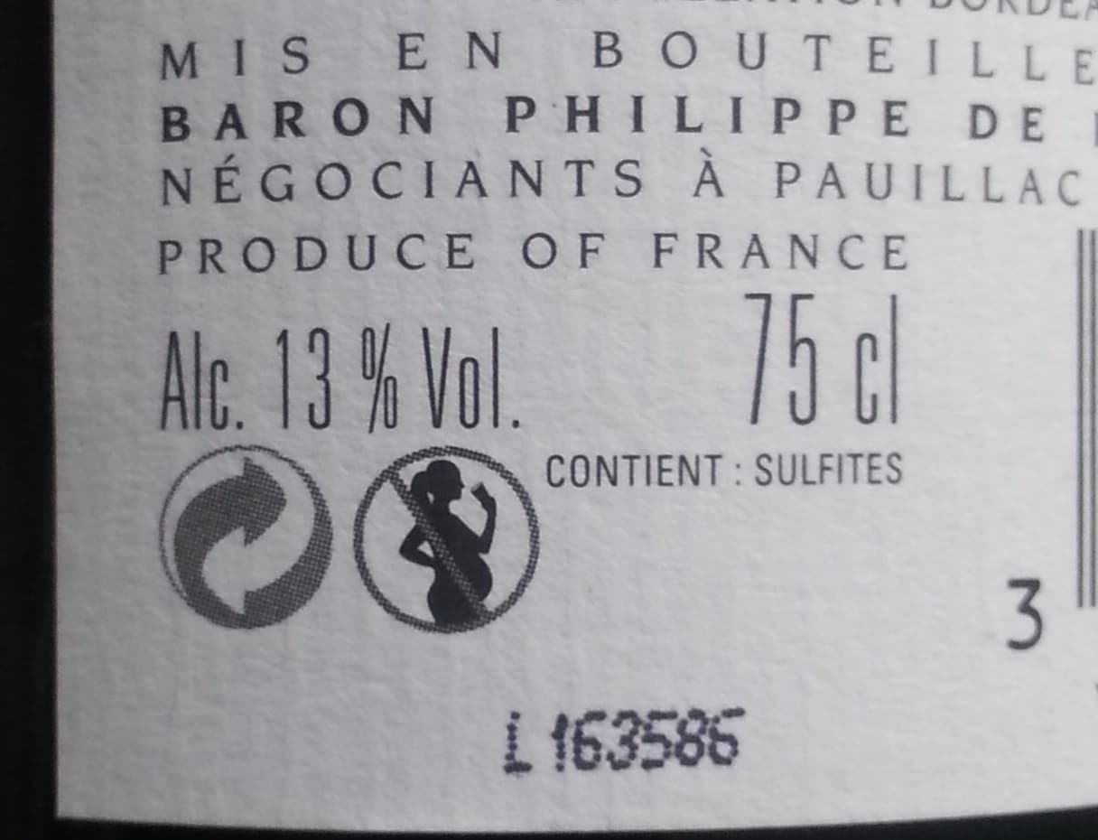 Mouton cadet Vin rouge packshot