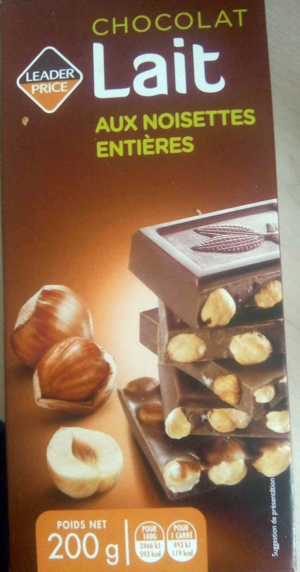 Leader Price Chocolat au lait noisettes entières packshot