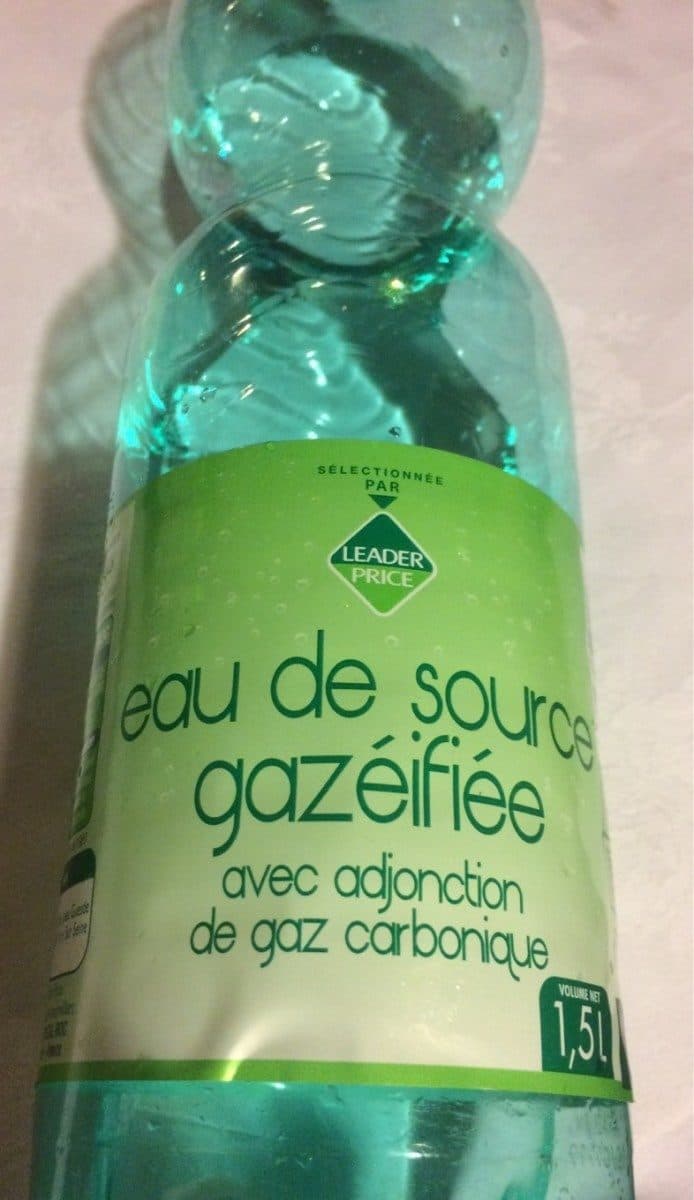 Leader Price Eau de source gazéifiée avec adjonction de gaz carbonique packshot