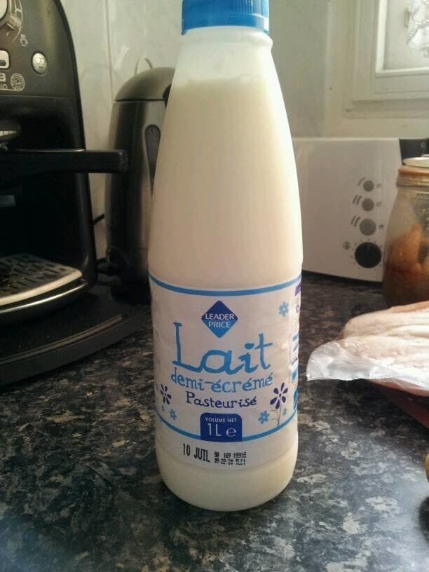 Leader Price Lait frais demi écrémé pasteurisé packshot