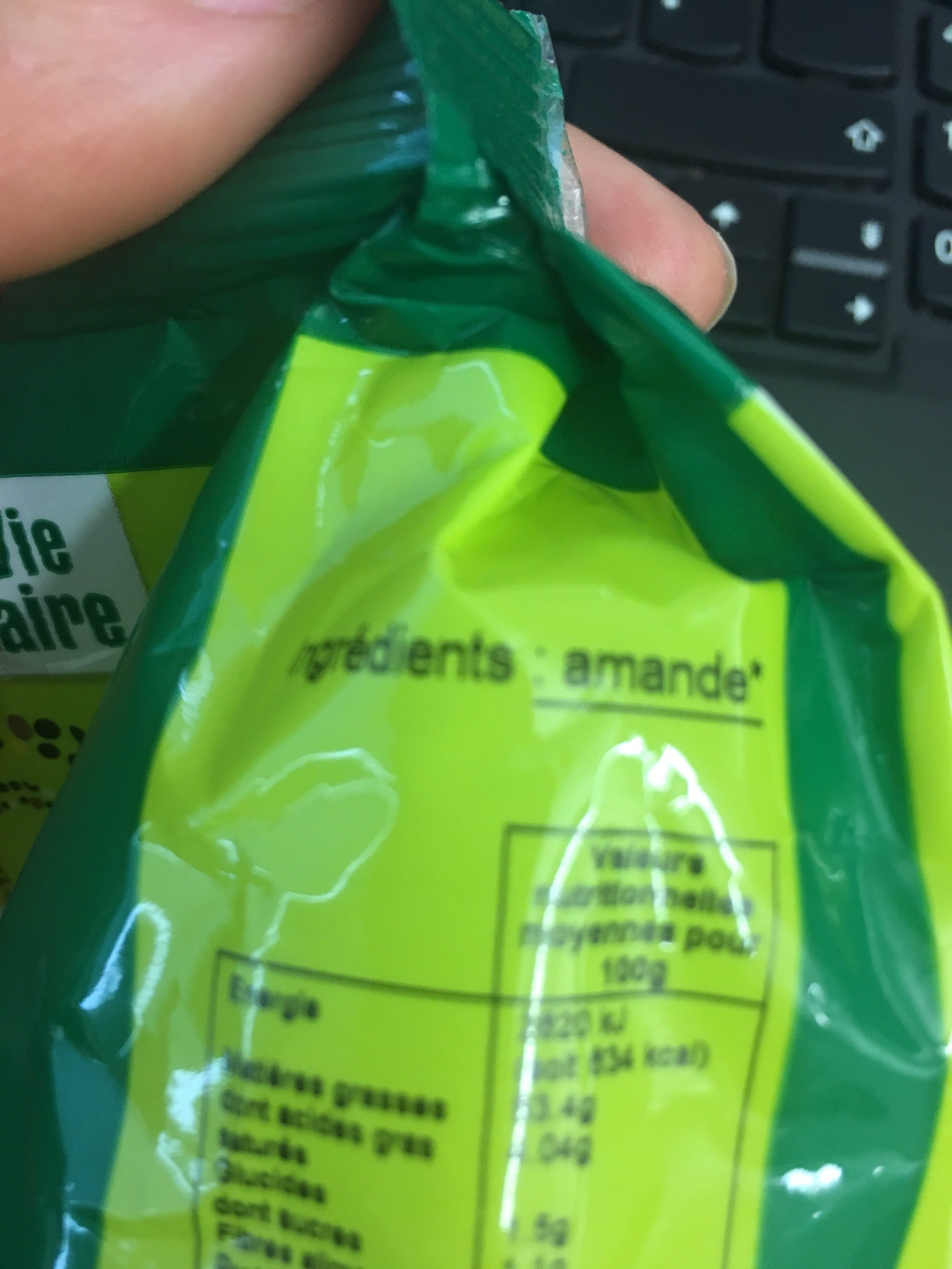 La Vie Claire Amandes Decortiquées packshot