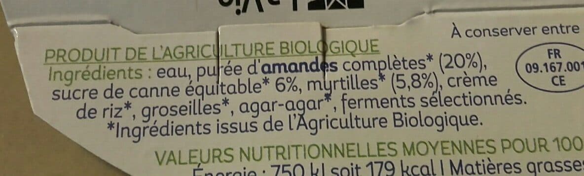 La Vie Claire Dessert végétal à l'amande sur lit de myrtilles packshot