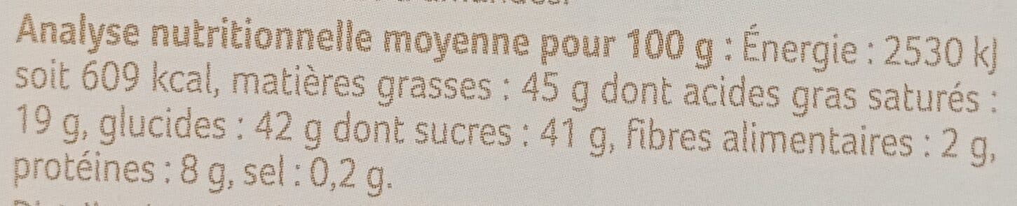 La Vie Claire Chocolat blanc à croquer noisettes entières packshot