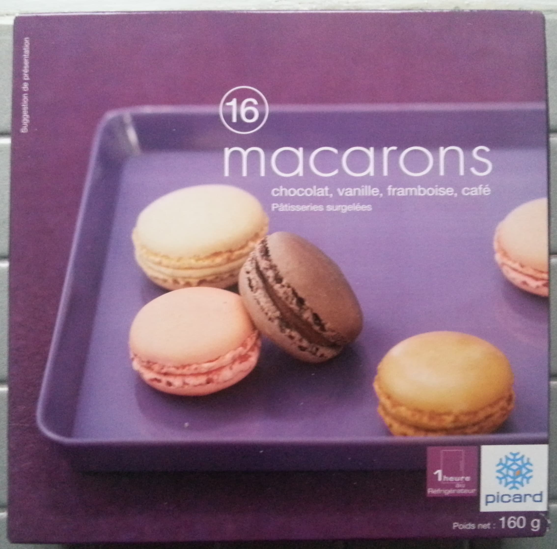 Picard 16 macarons (chocolat, vanille, framboise, café) packshot