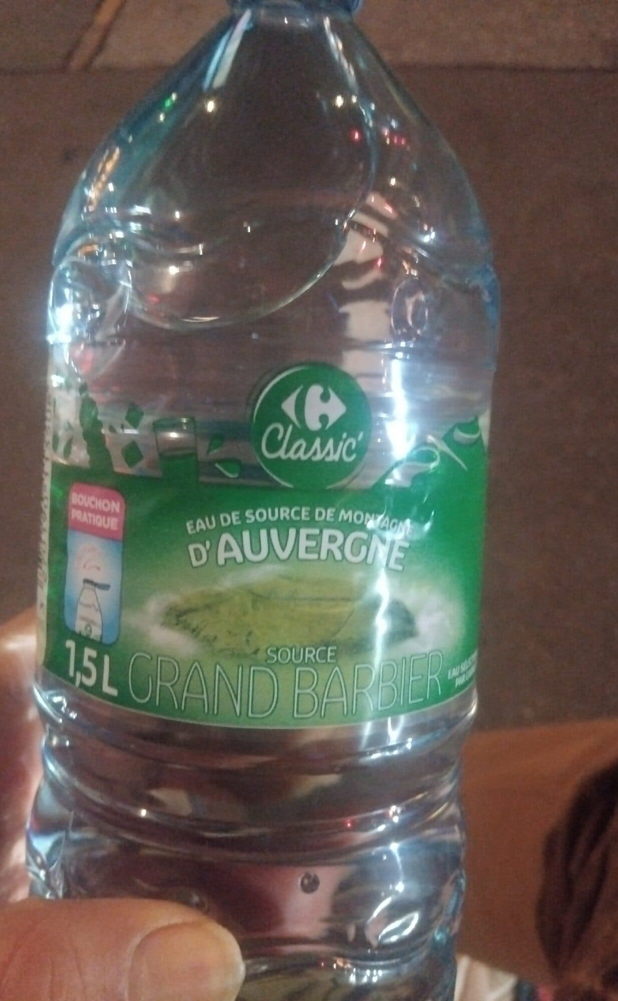 Carrefour Eau de source de montagne d'auvergne packshot