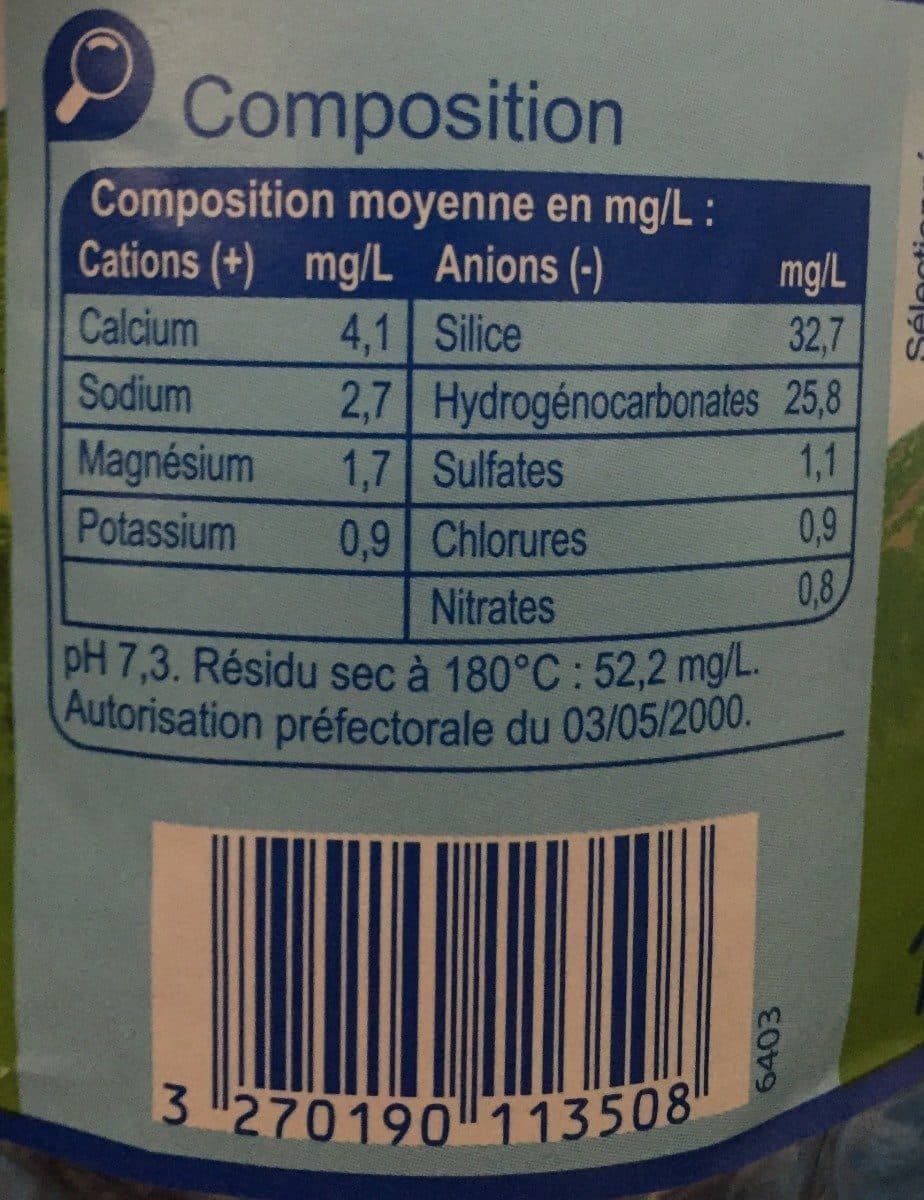 Carrefour Eau de source de montagne d'auvergne packshot