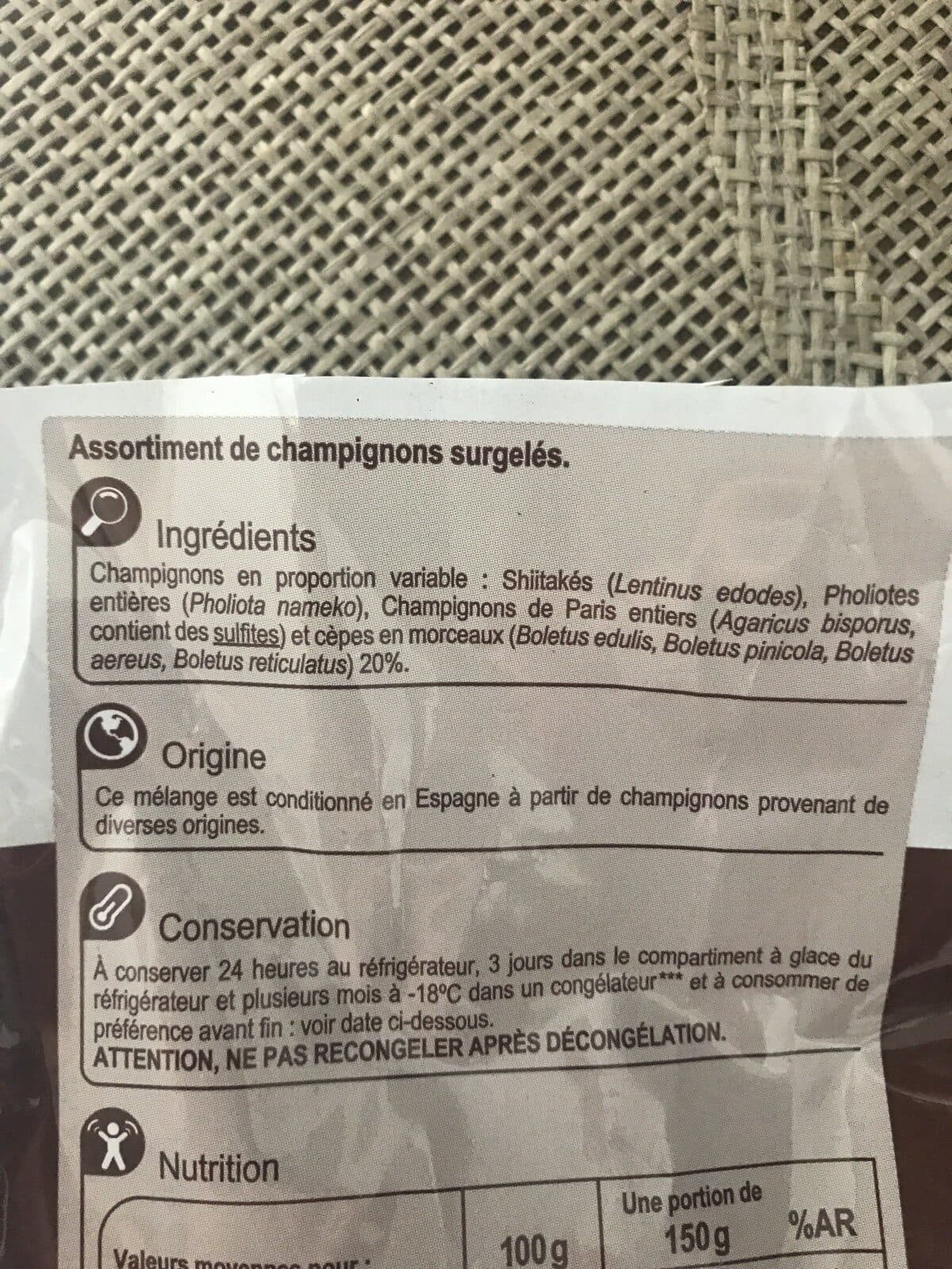 Carrefour ASSORTIMENT DE CHAMPIGNONS Shiitakés, pholiotes, champignons de Paris, cèpes packshot