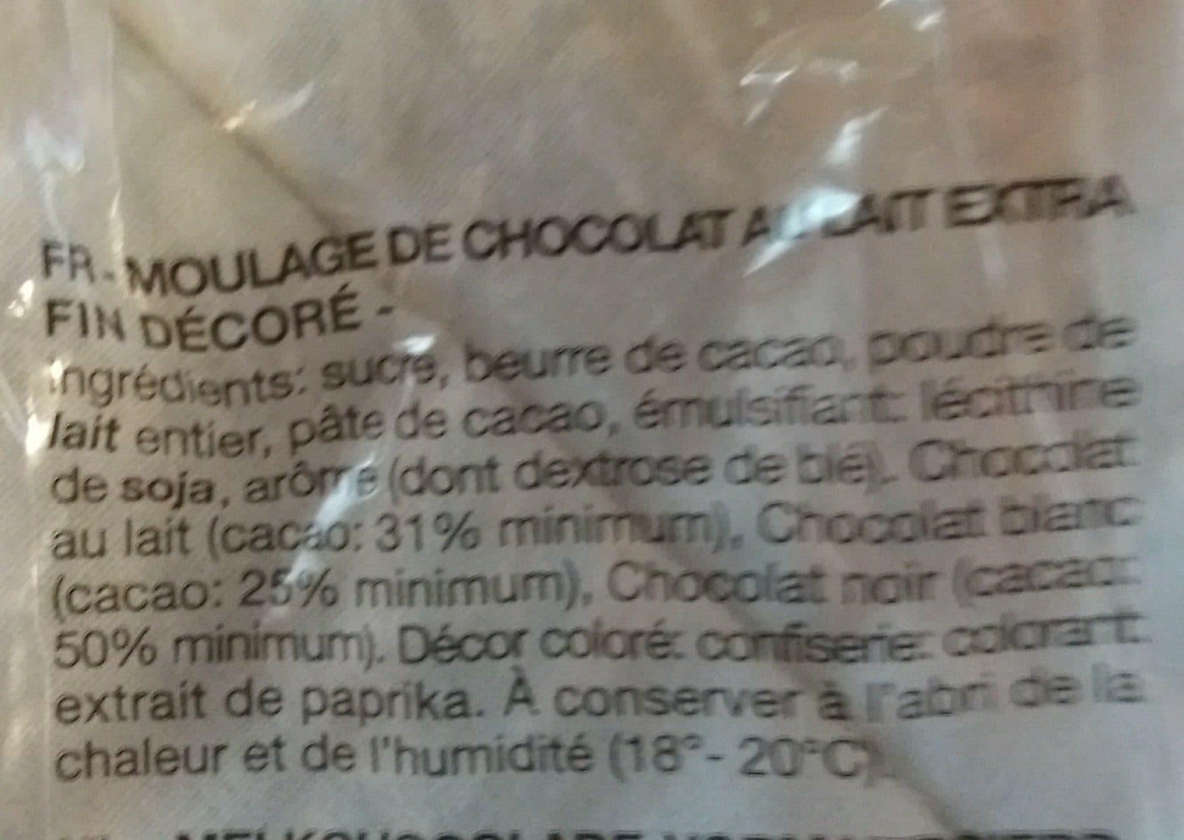Rohan Lapin chocolat footballeur packshot