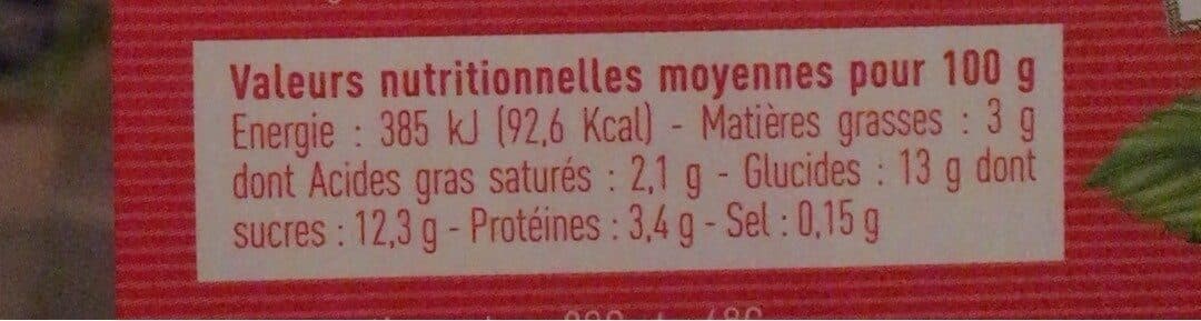 Etrez Yaourt avec des fruits packshot