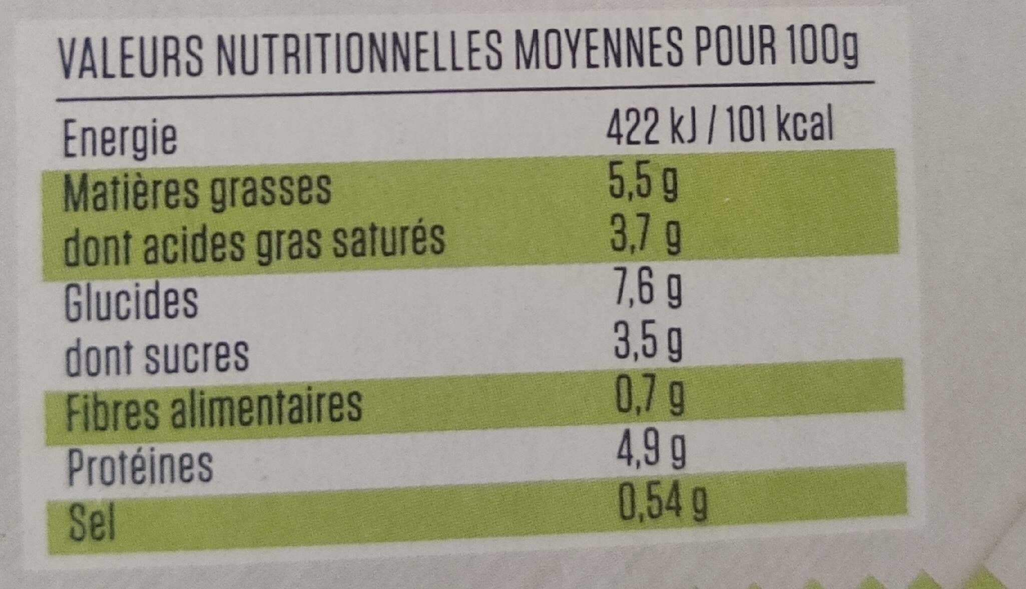 La compagnie artique Mélange de légumes (brocoli, carotte, pomme de terre cuite et carotte jaune) cuisinés dans une sauce crémeuse à l'emmental, recouvert d'emmental, prégratiné, surgelé issu de l'agriculture biologique. packshot