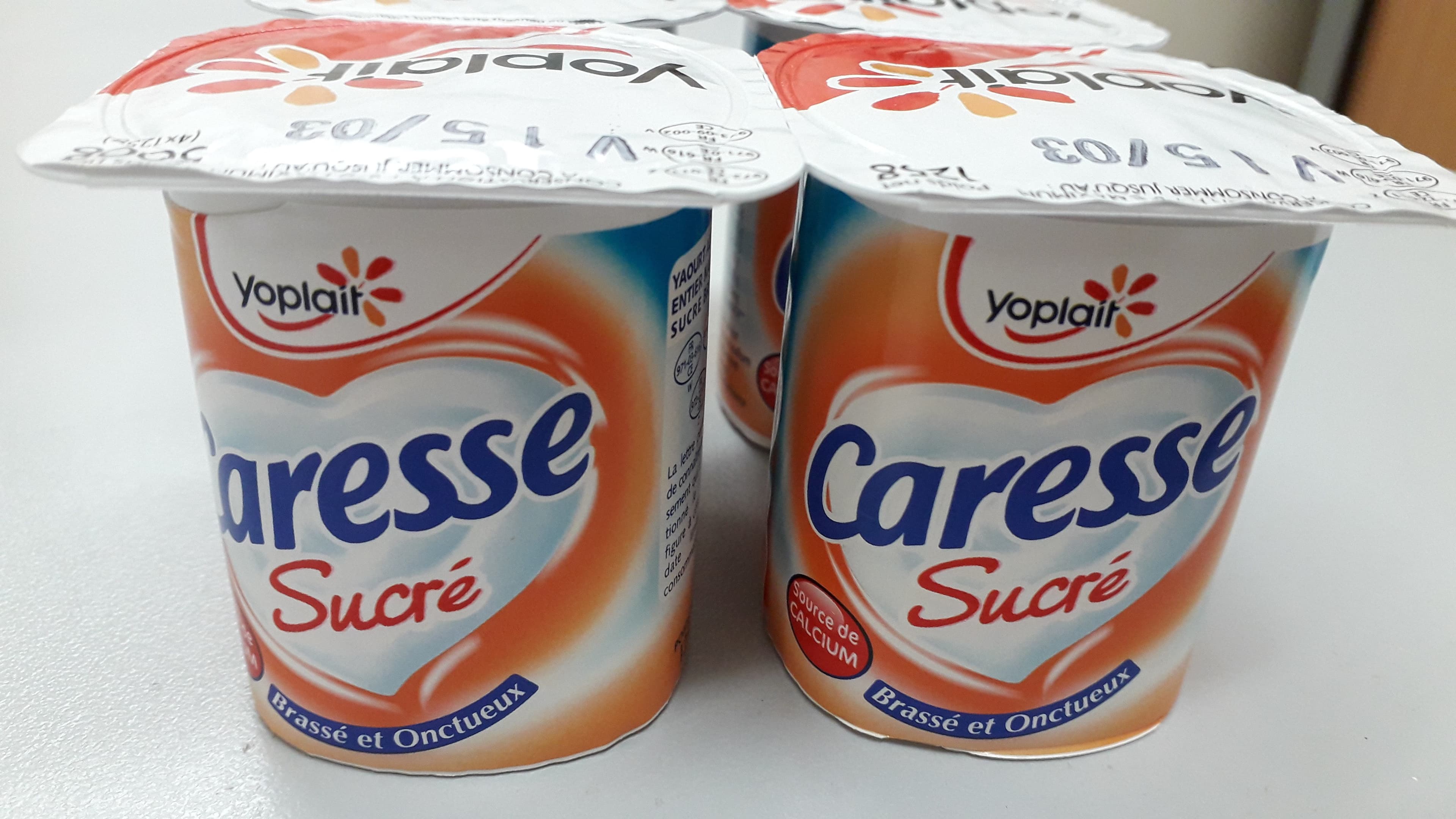 Yoplait Caresse sucré Brassé et onctueux packshot