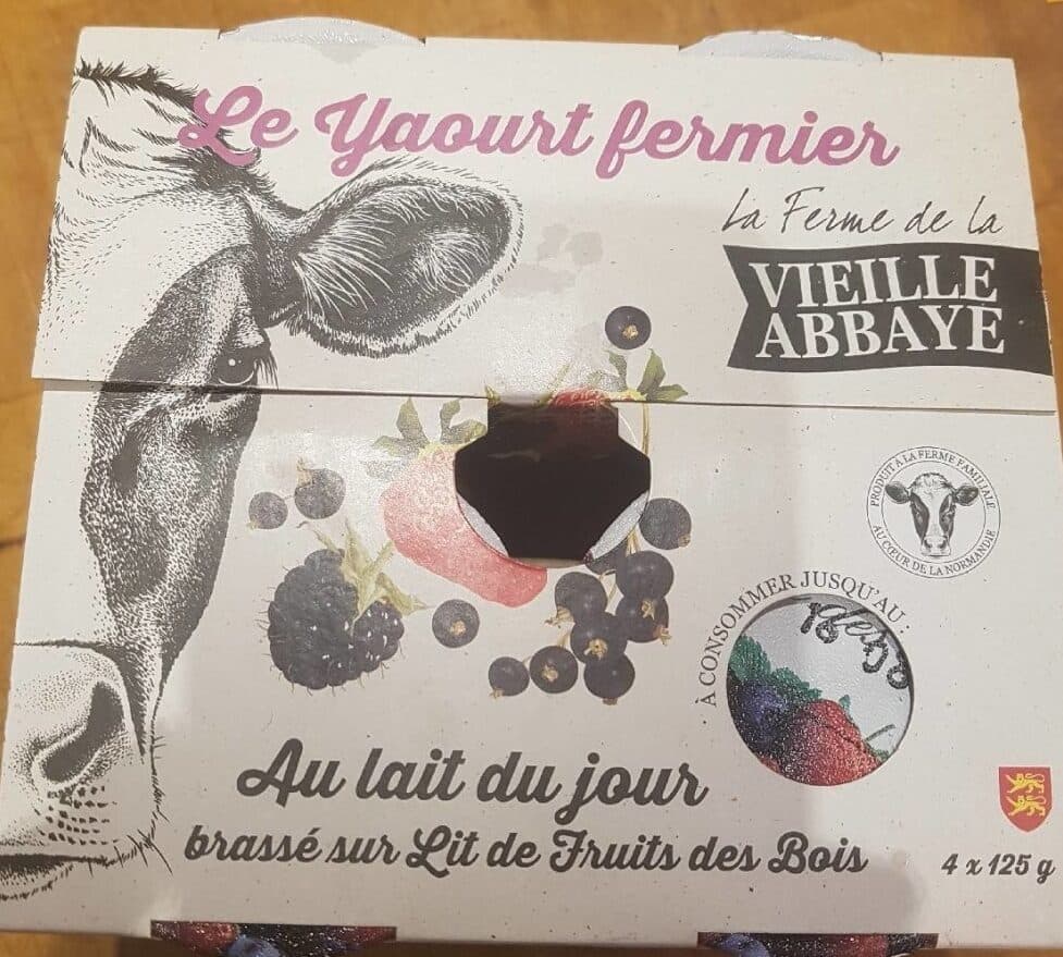 La Ferme de la Vieille Abbaye Le Yaourt fermier au lait du jour brassé sur lit de fruits des bois packshot