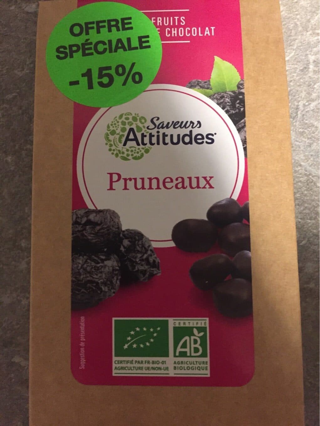 Saveurs attitudes Pruneaux enrobés de chocolat packshot