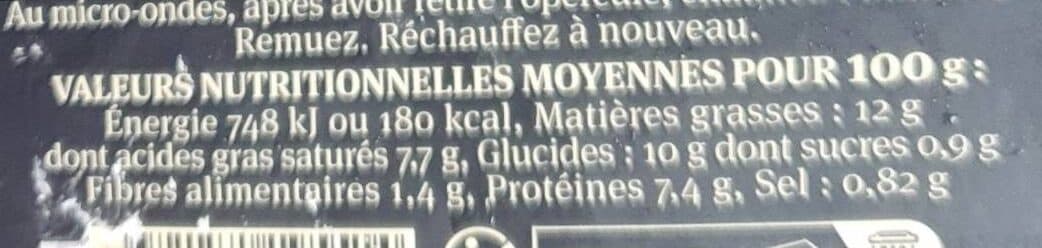 Jeune montagne Aligot de l'Aubrac a la truffe noire packshot