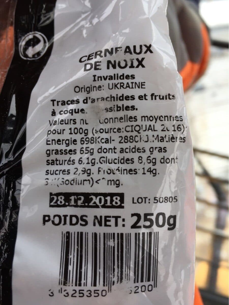 HOLLY FRUITS Cerneaux de noix packshot