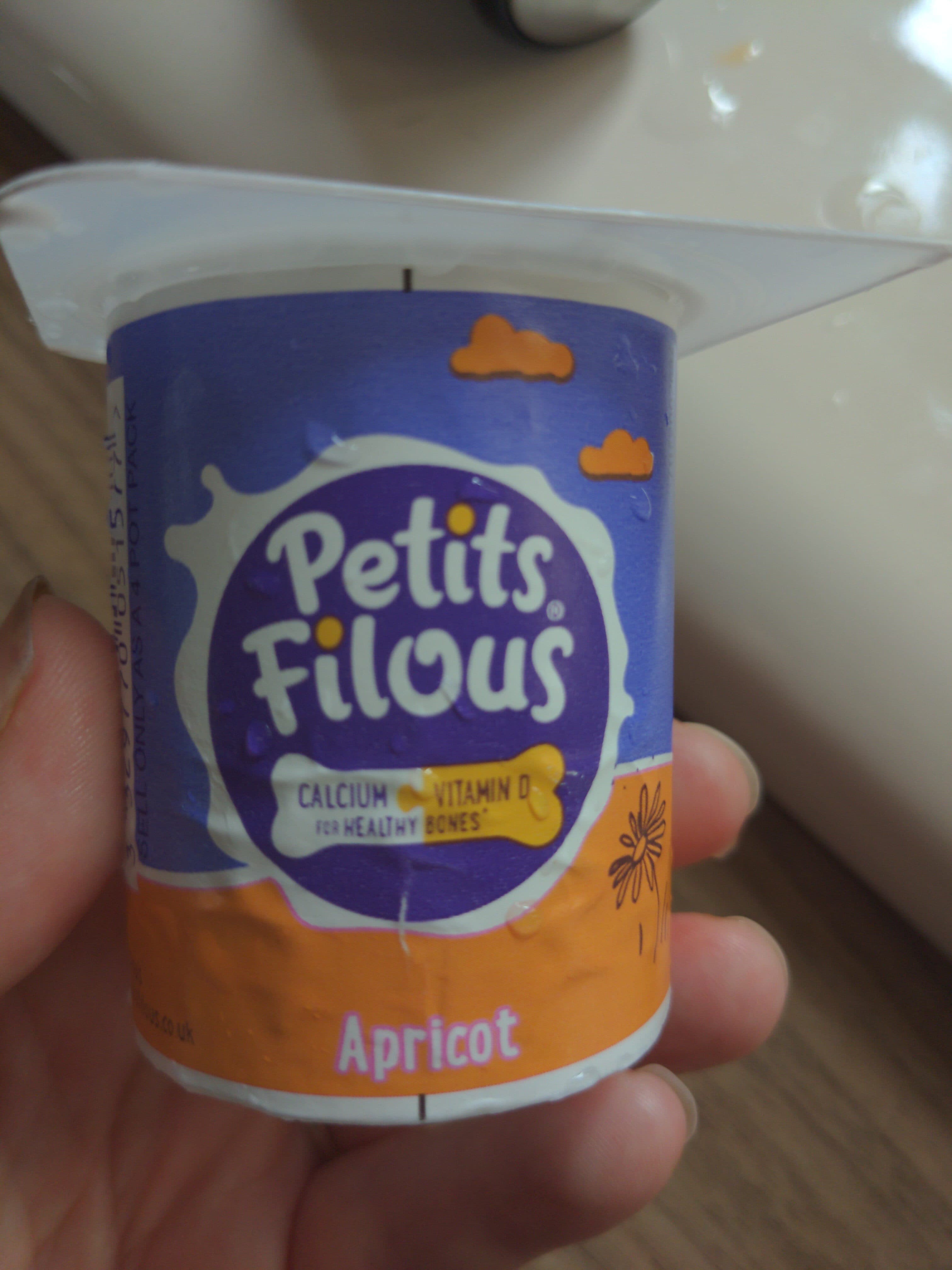 Yoplait Petits Filous Fromage Frais, Strawberry & Apricot packshot