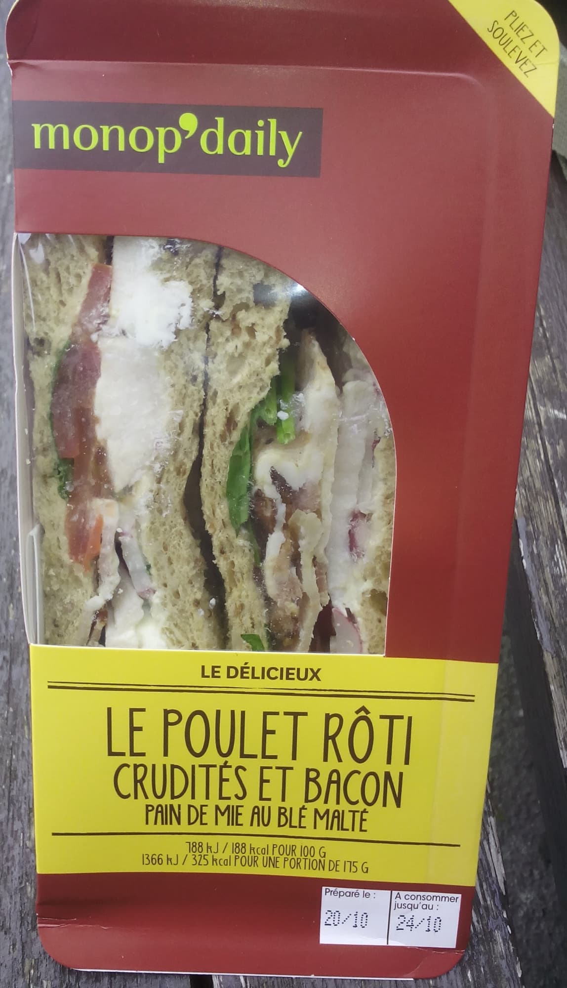 Monop'daily Le poulet rôti crudités et bacon pain de mie au blé malté packshot