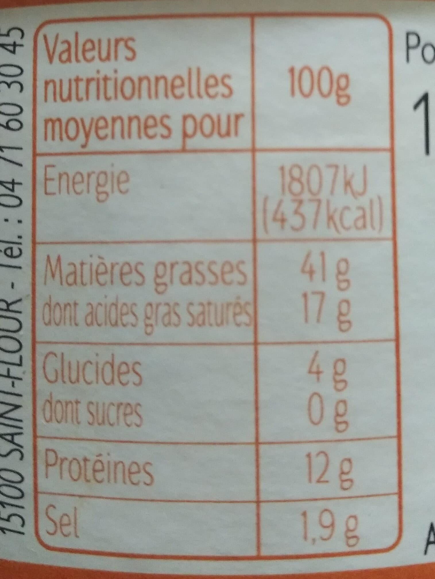 Le Père Jean Terrine au Saint Nectaire AOP packshot