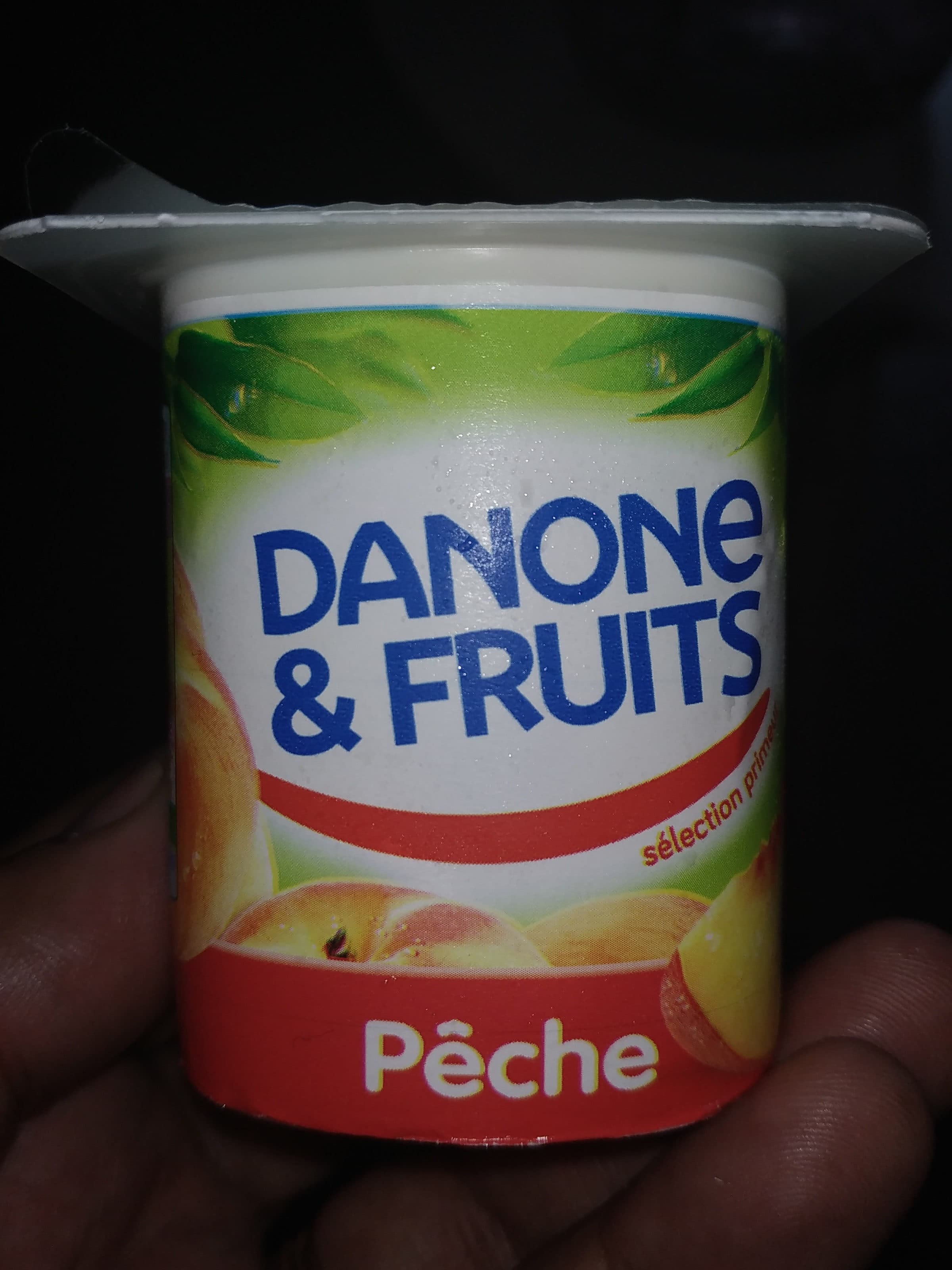 danone Danone et fruits pêche packshot