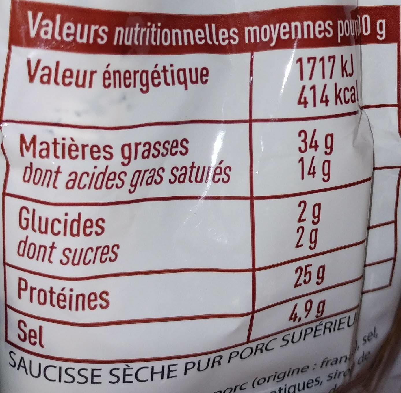 France Salaisons Assortiment de : 1 saucisse Sèche Courbe 1 Saucisson sec aux noisettes packshot