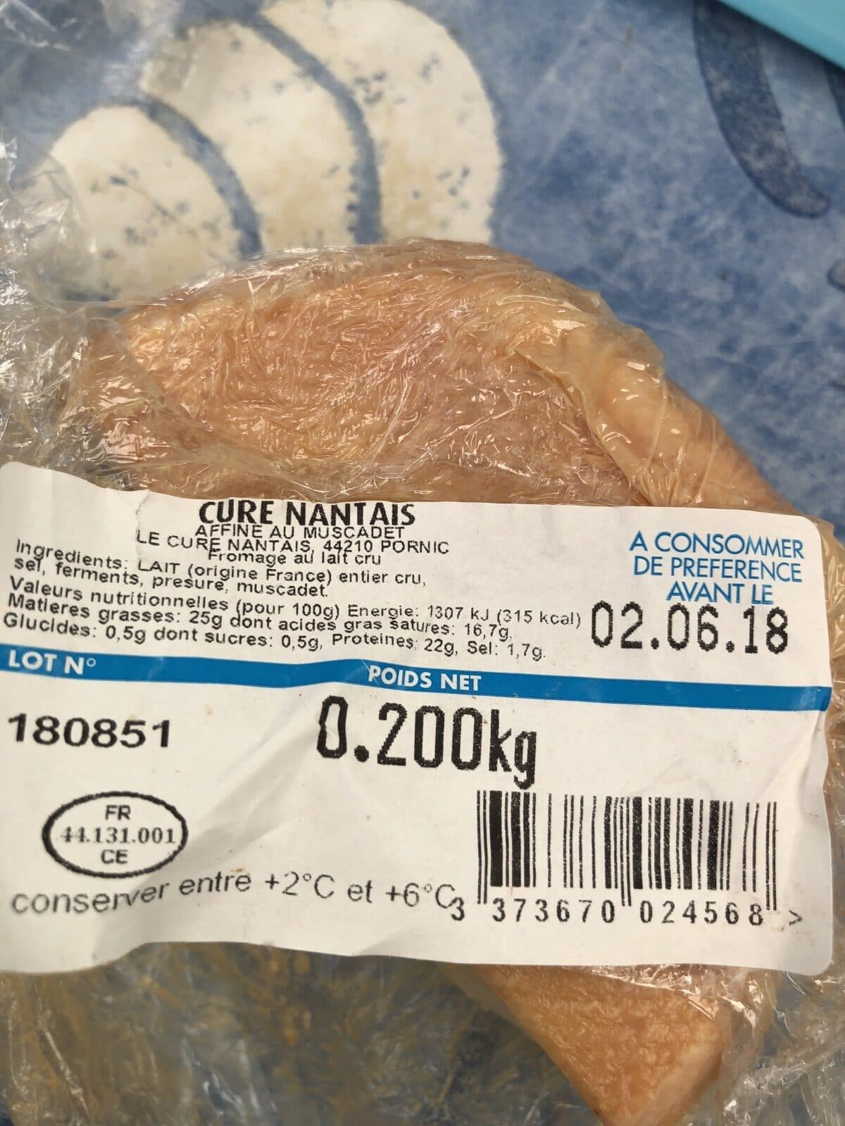 Open Food Facts Fromage au lait cru affiné au muscadet LE CURE NANTAIS, 25%MG packshot