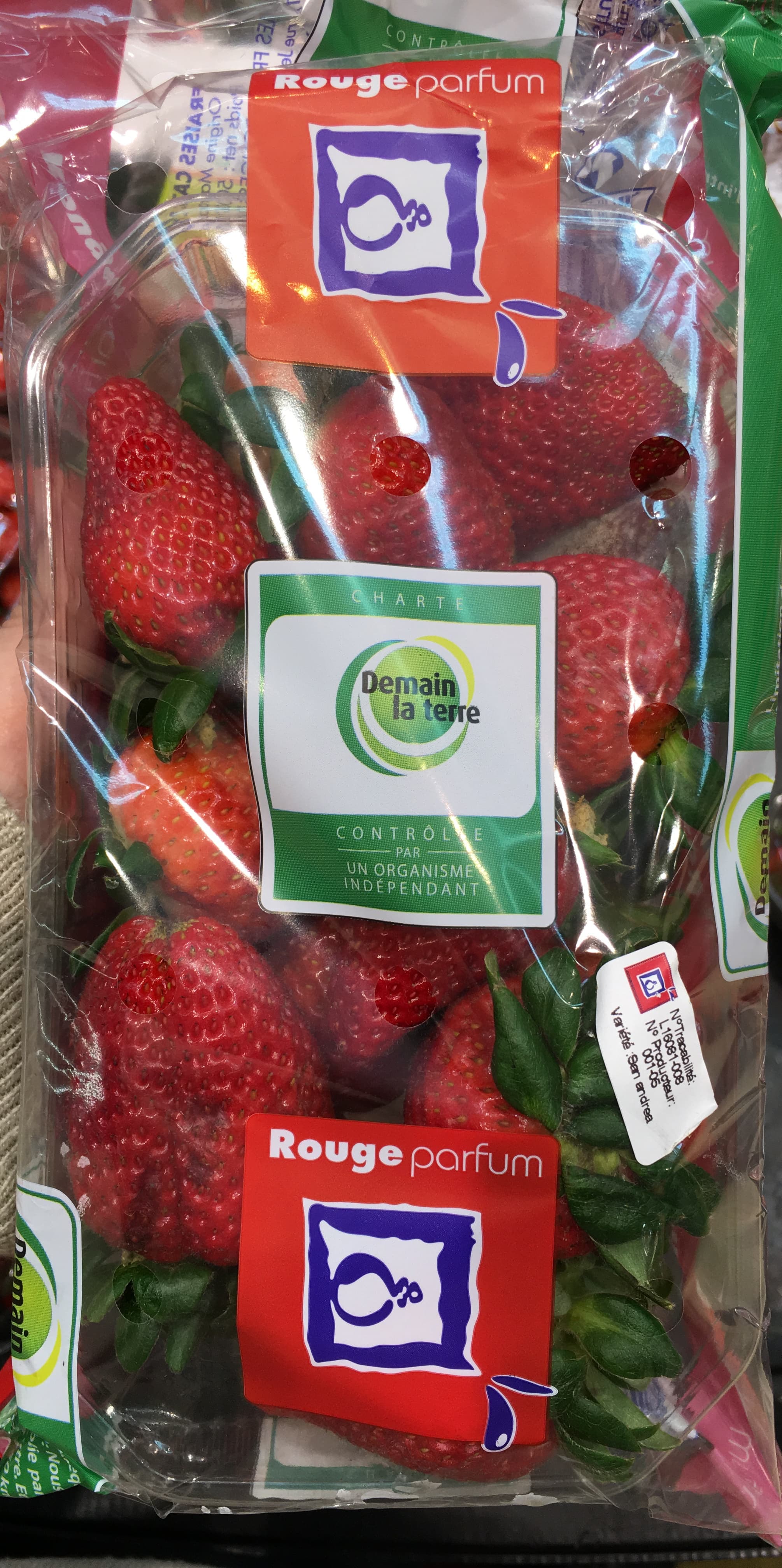 Rouge Parfum Fraises packshot