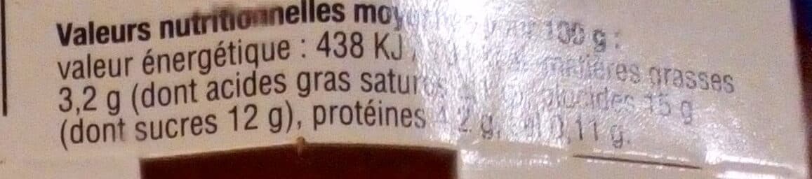 Gérentes Yaourt brassé sur lit de confiture de fraises packshot