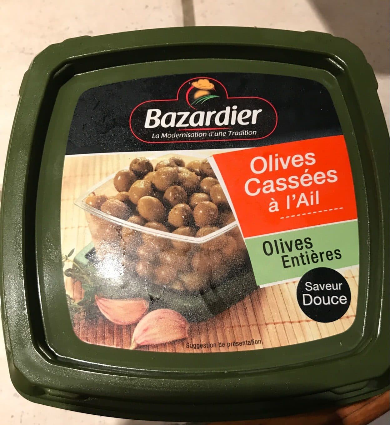 Bazardier Olives cassées à l'ail packshot