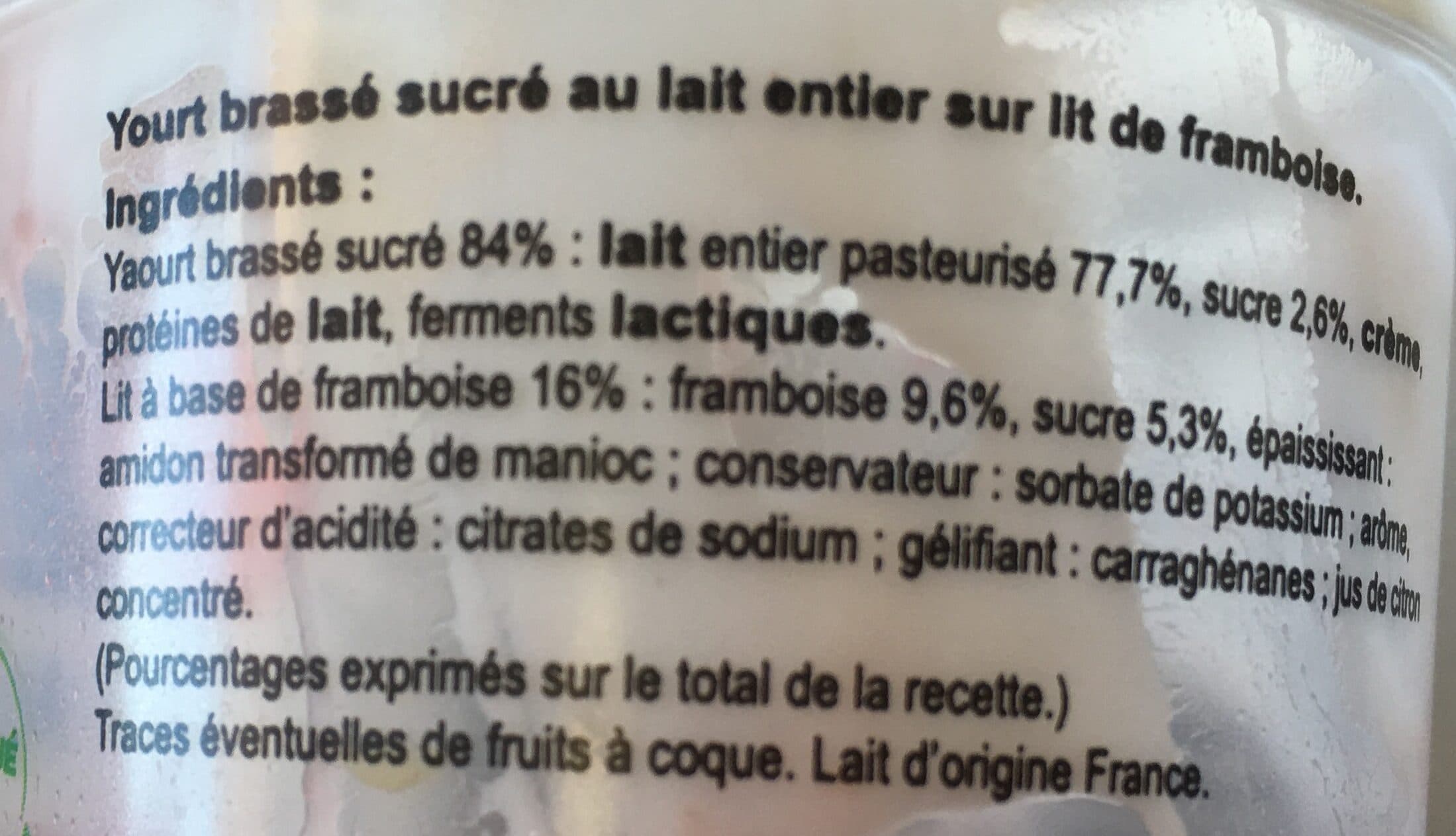 Ferme Collet Yaourt sur lit de framboise packshot