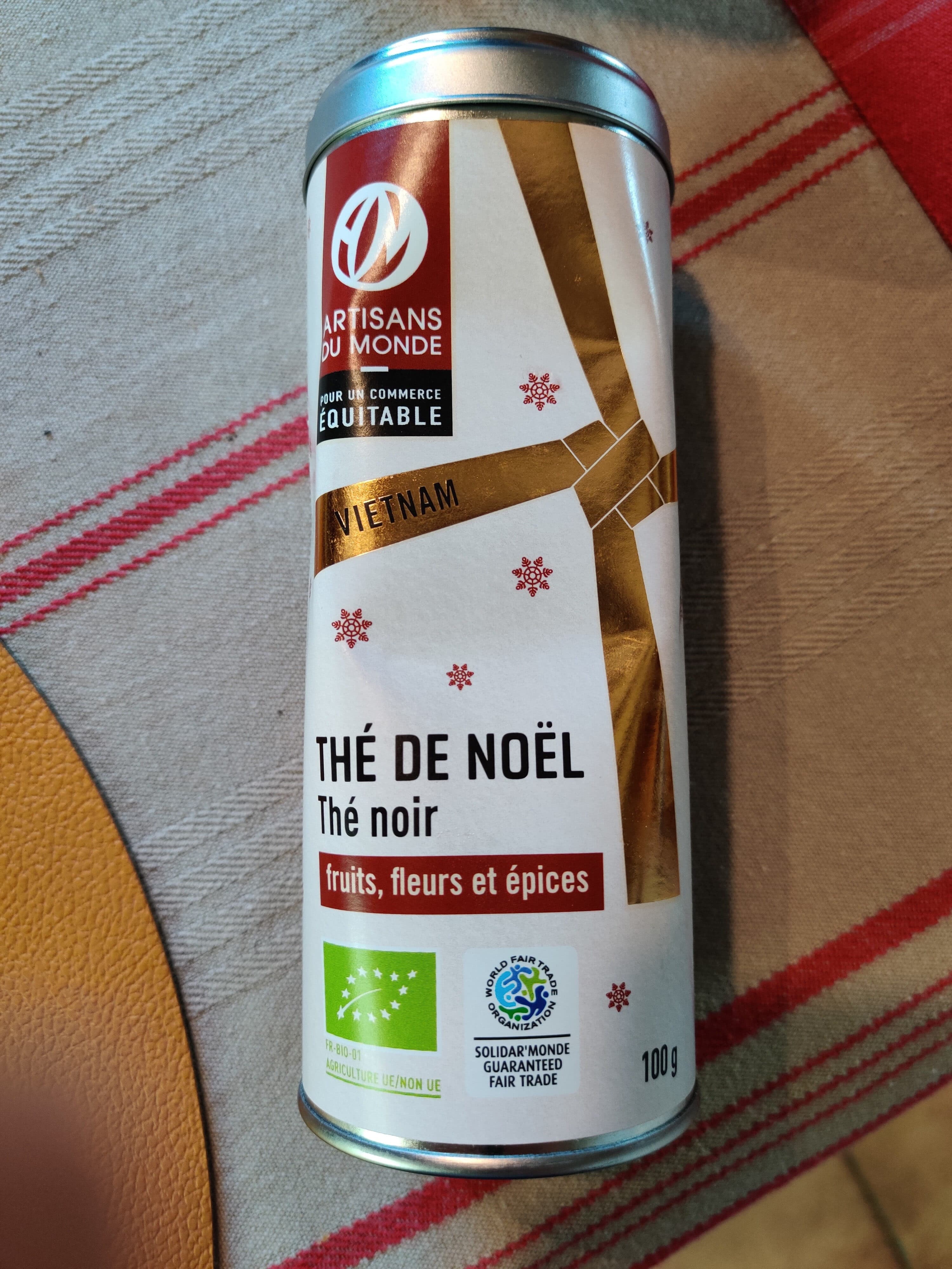 Artisans du Monde Thé noir de noël fruits fleurs et épices packshot