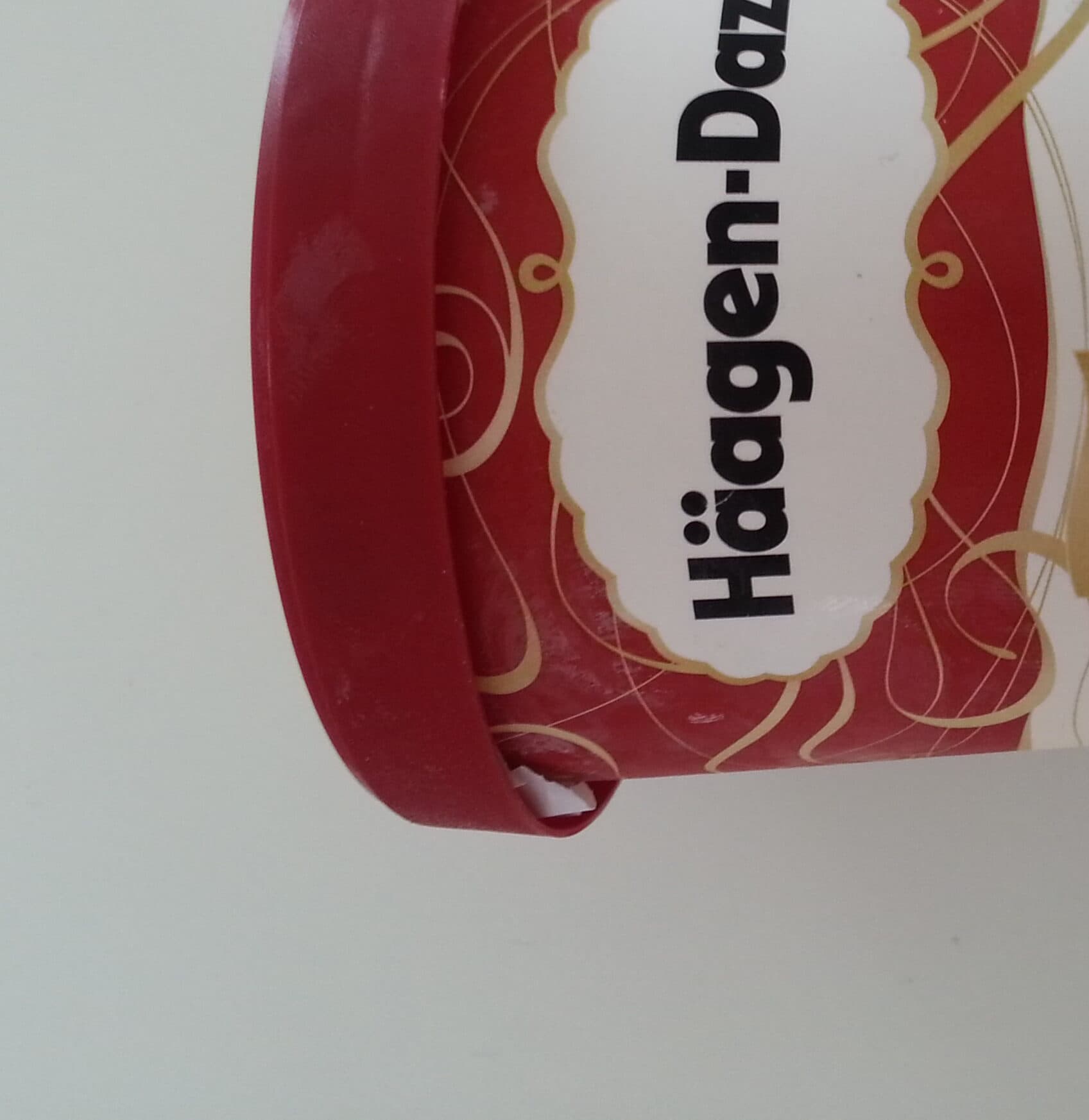 Häagen-Dazs Macadamia nut brittle packshot