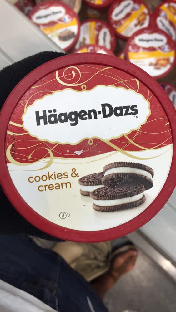 Häagen-Dazs cookies & cream packshot
