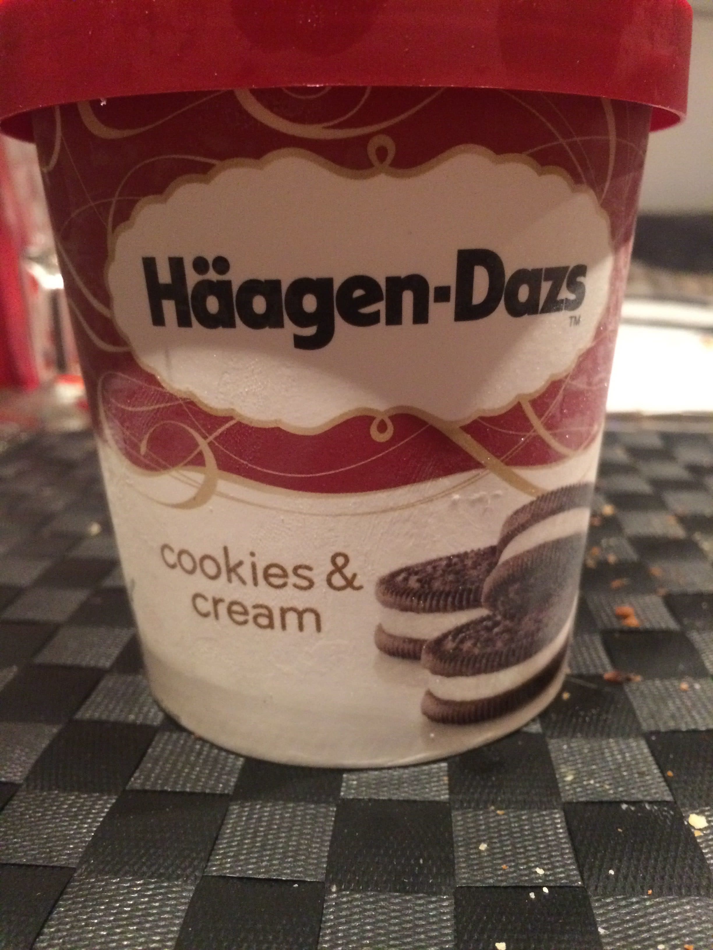 Häagen-dazs cookies & cream packshot