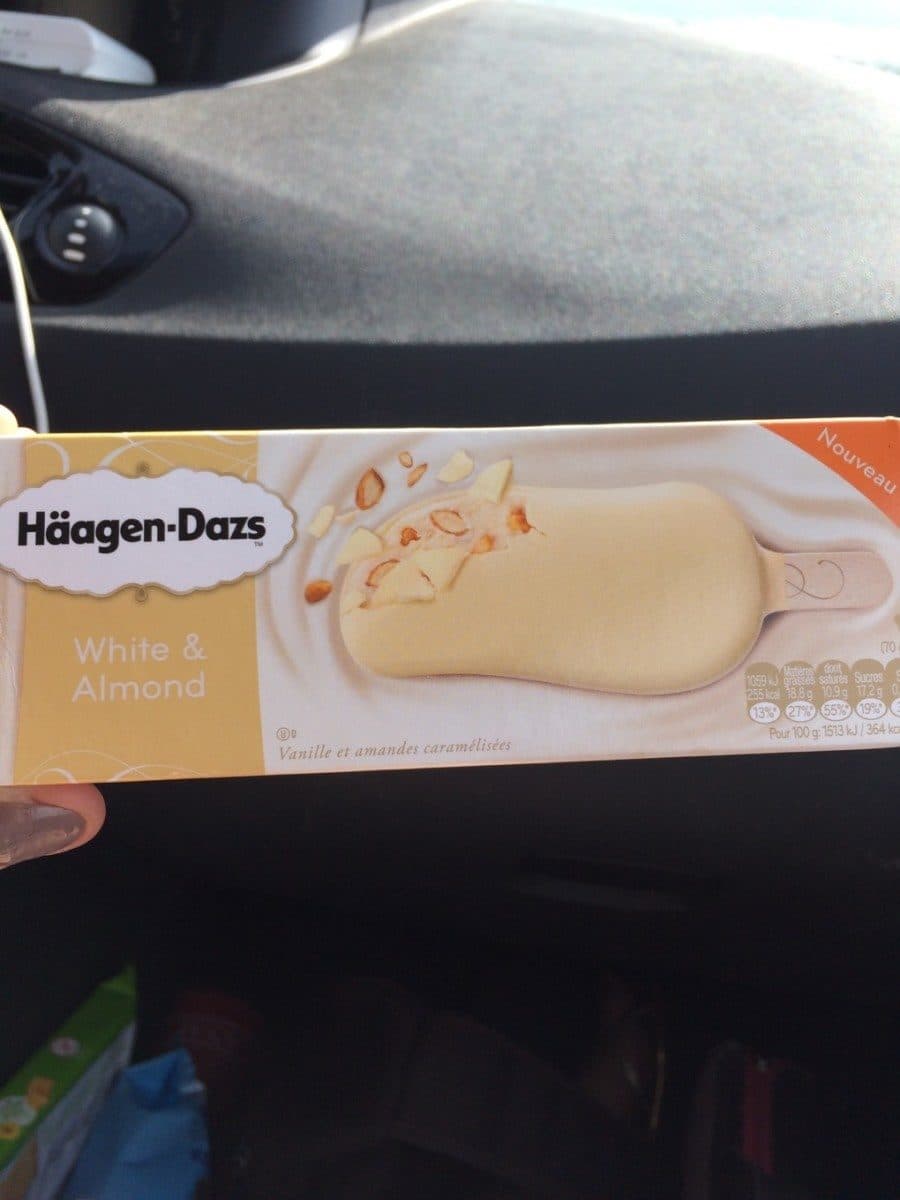 Häagen-Dazs White & Almonds packshot
