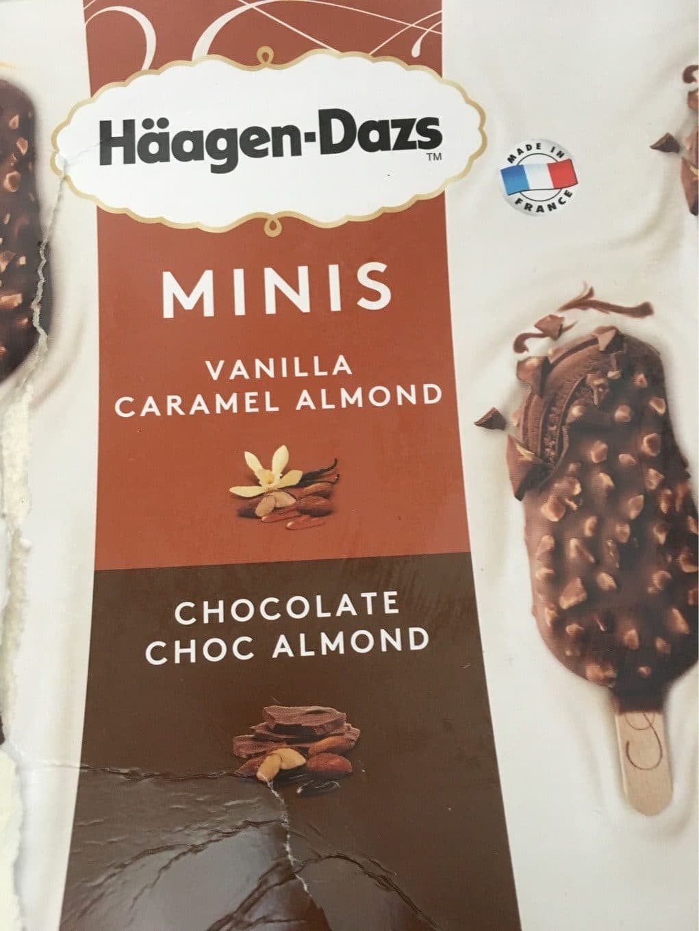Haagen-Dazs Mini Bâtonnets vanille caramel almond / chocolat almond packshot