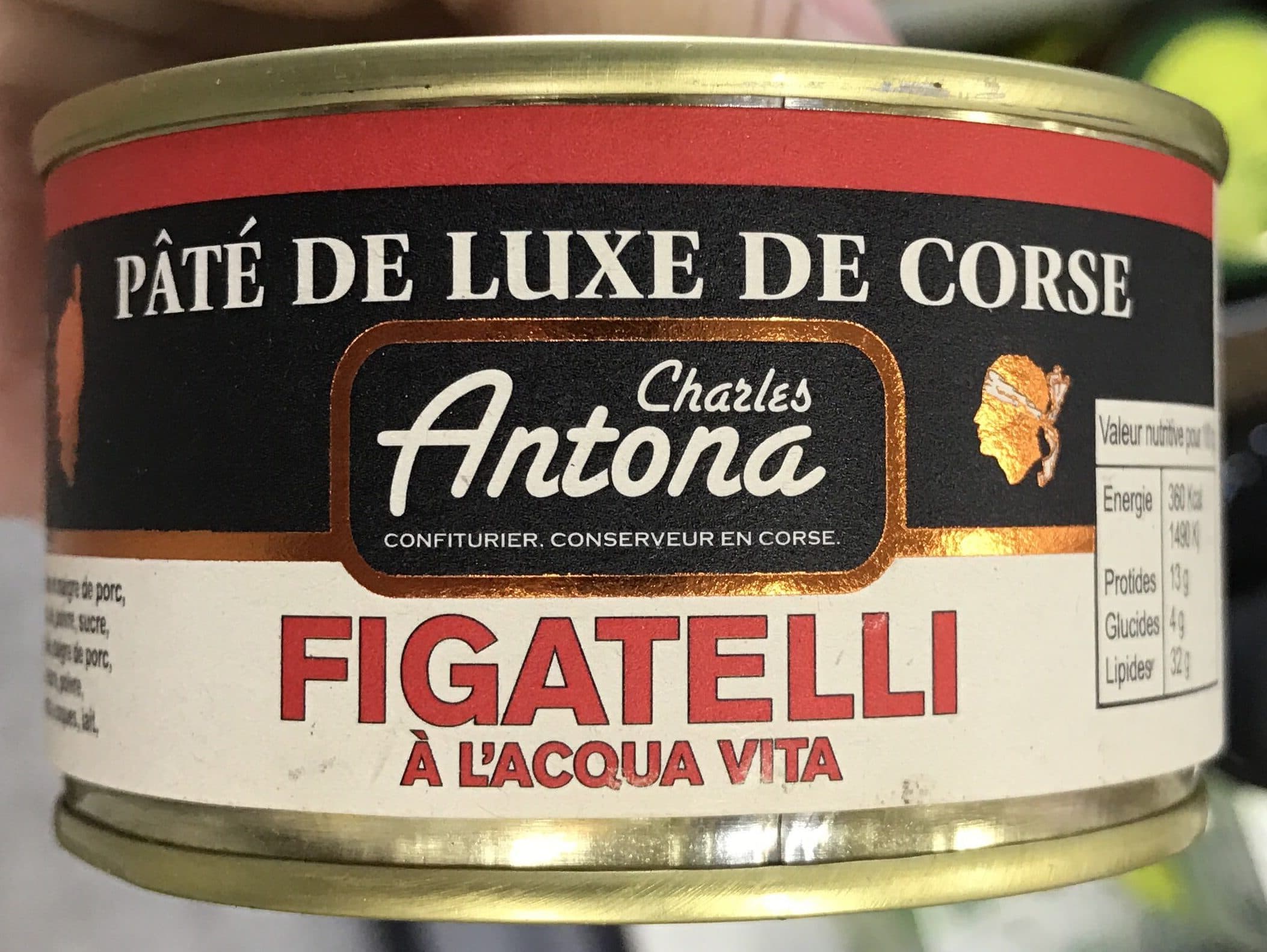 Charles Antona Figatelli à l'Acqua Vita packshot