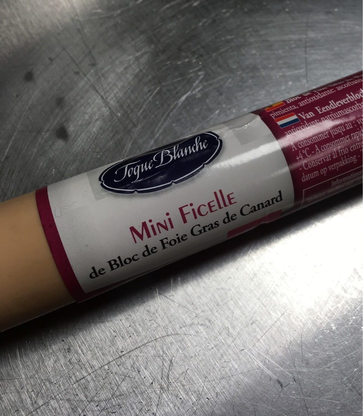 Toque Blanche Ficelle de bloc de foie gras packshot